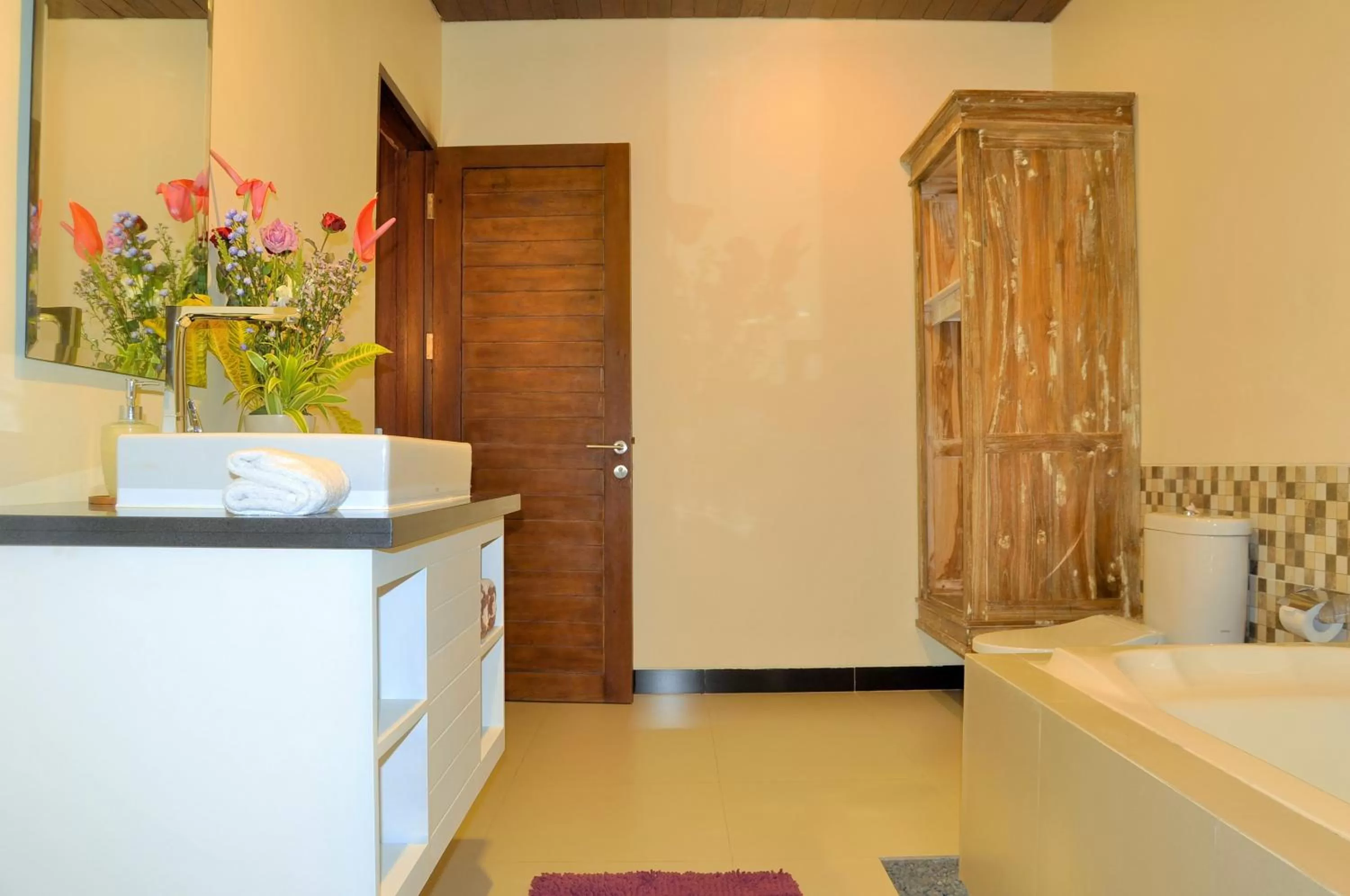 Shower in Ocean Terrace Suite And Spa Luxury