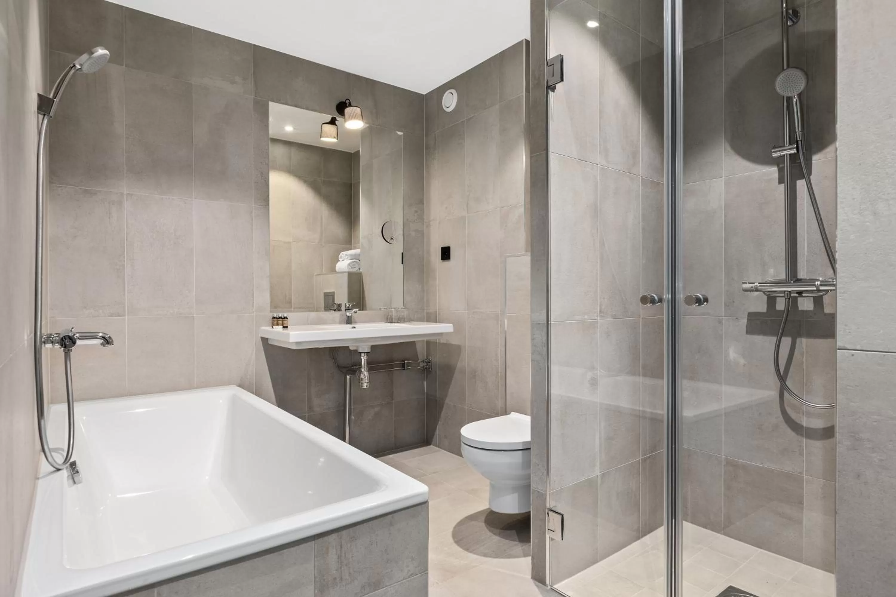 Hot Tub, Bathroom in First Hotel Strand