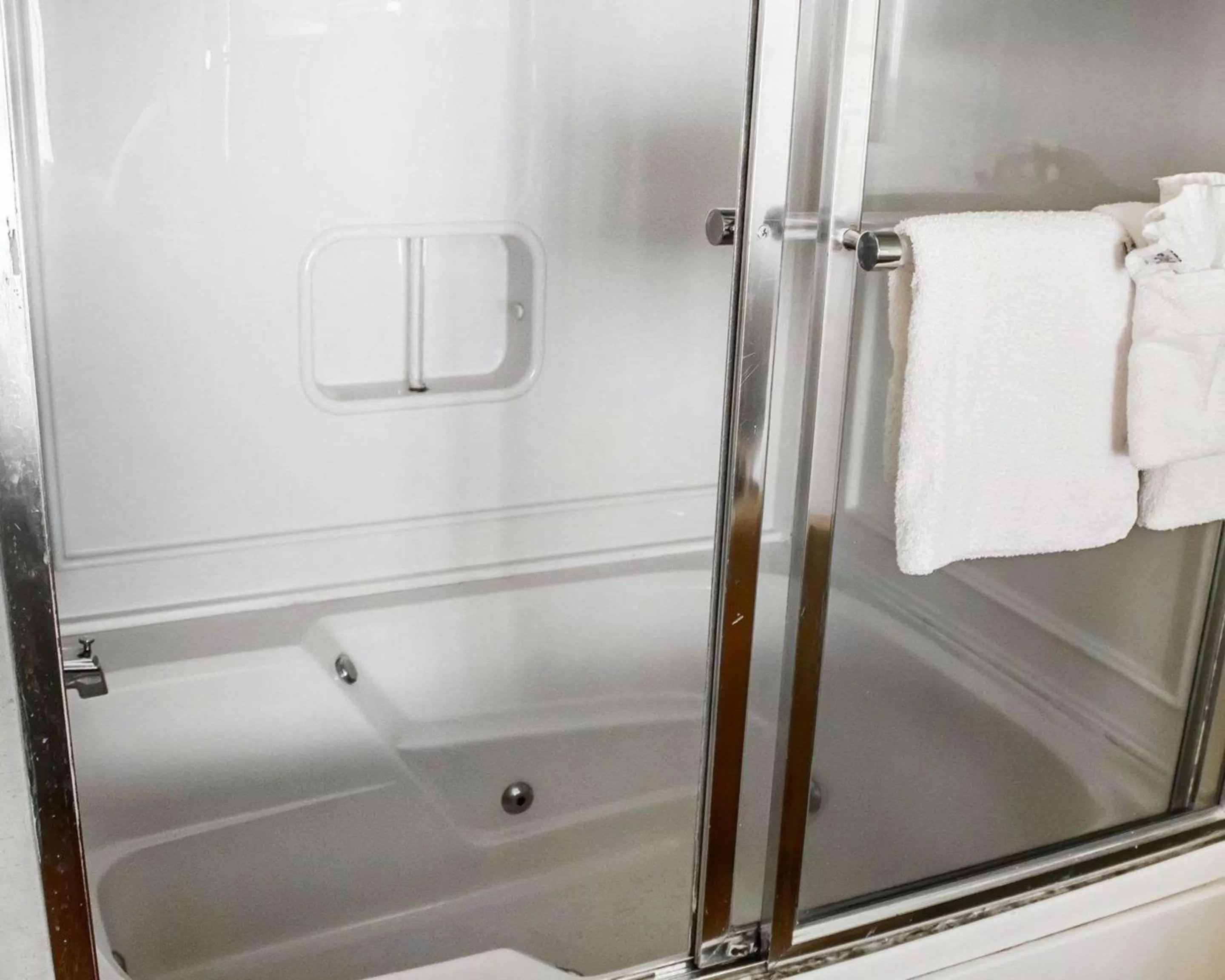 Photo of the whole room in Rodeway Inn Huntington Station - Melville