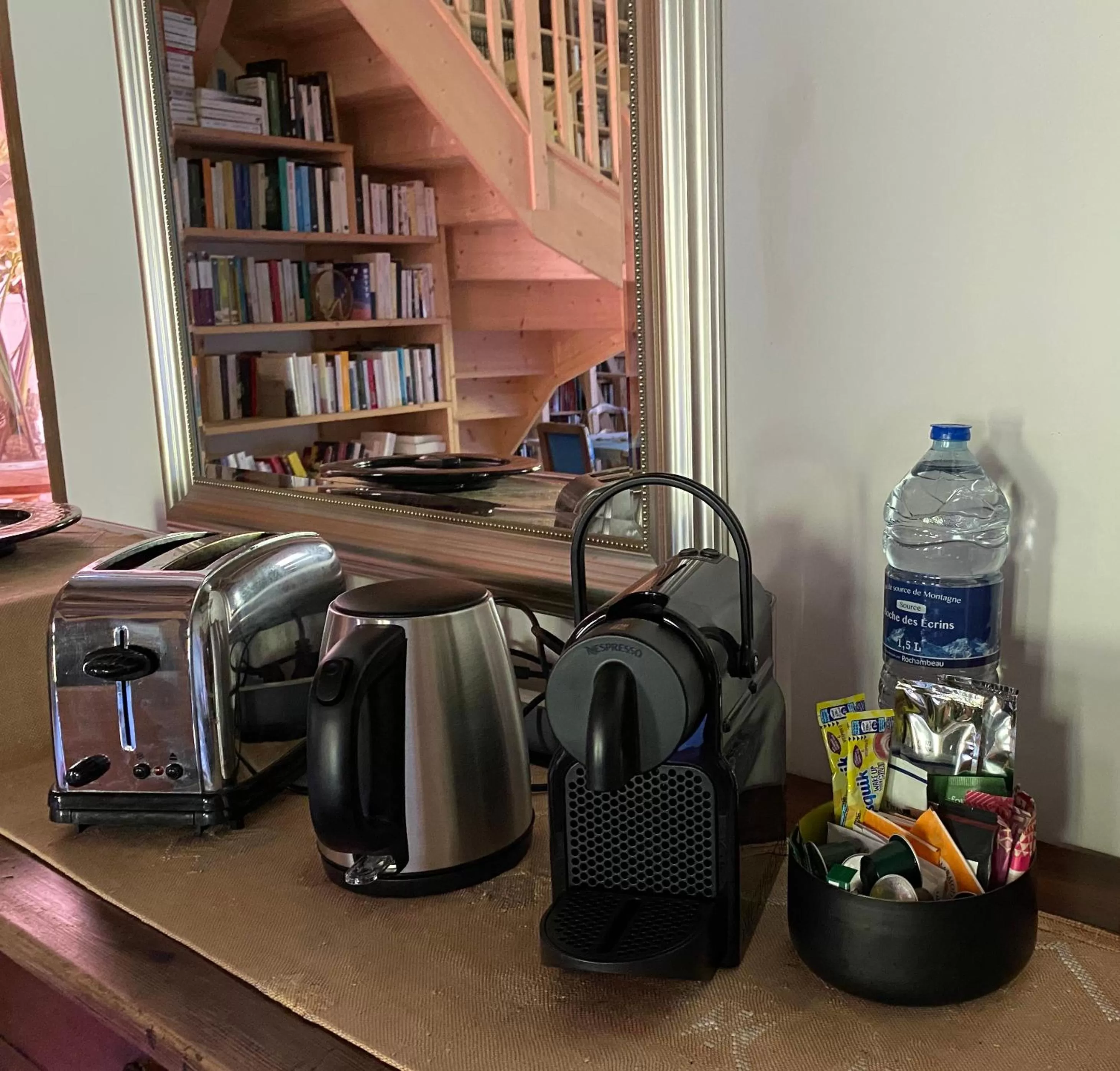 Coffee/tea facilities in Clos de Mont July, architecture XVIIIe au cœur de la nature