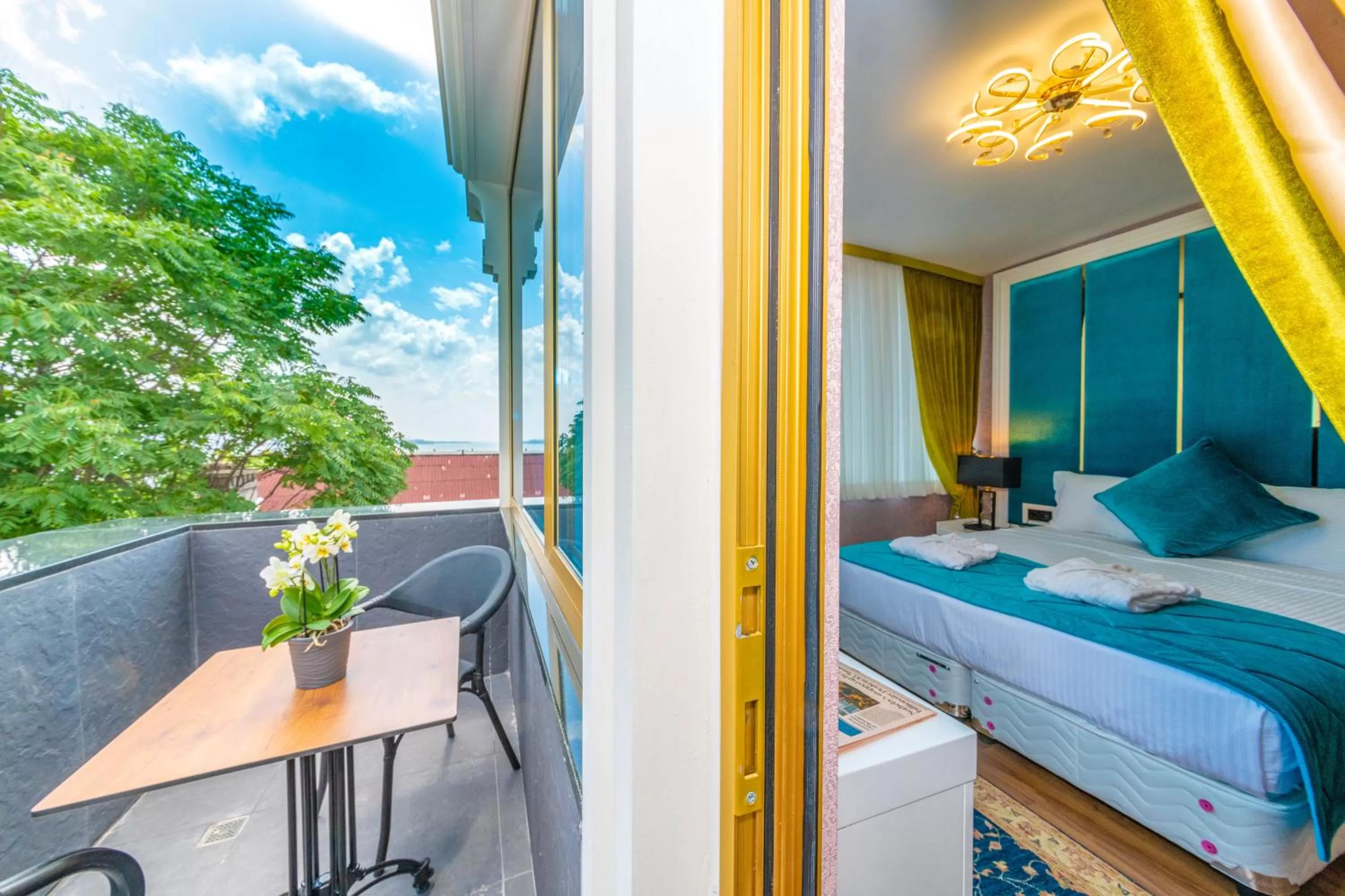 Balcony/Terrace, Bed in Eastanbul Suites