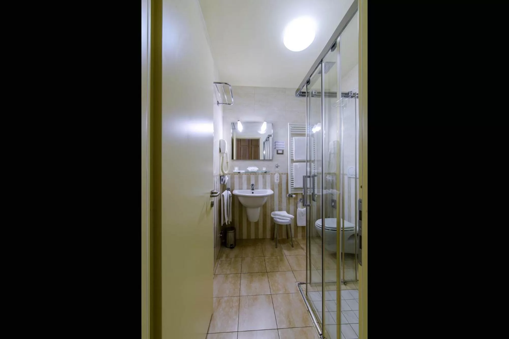 Shower in Domus Australia