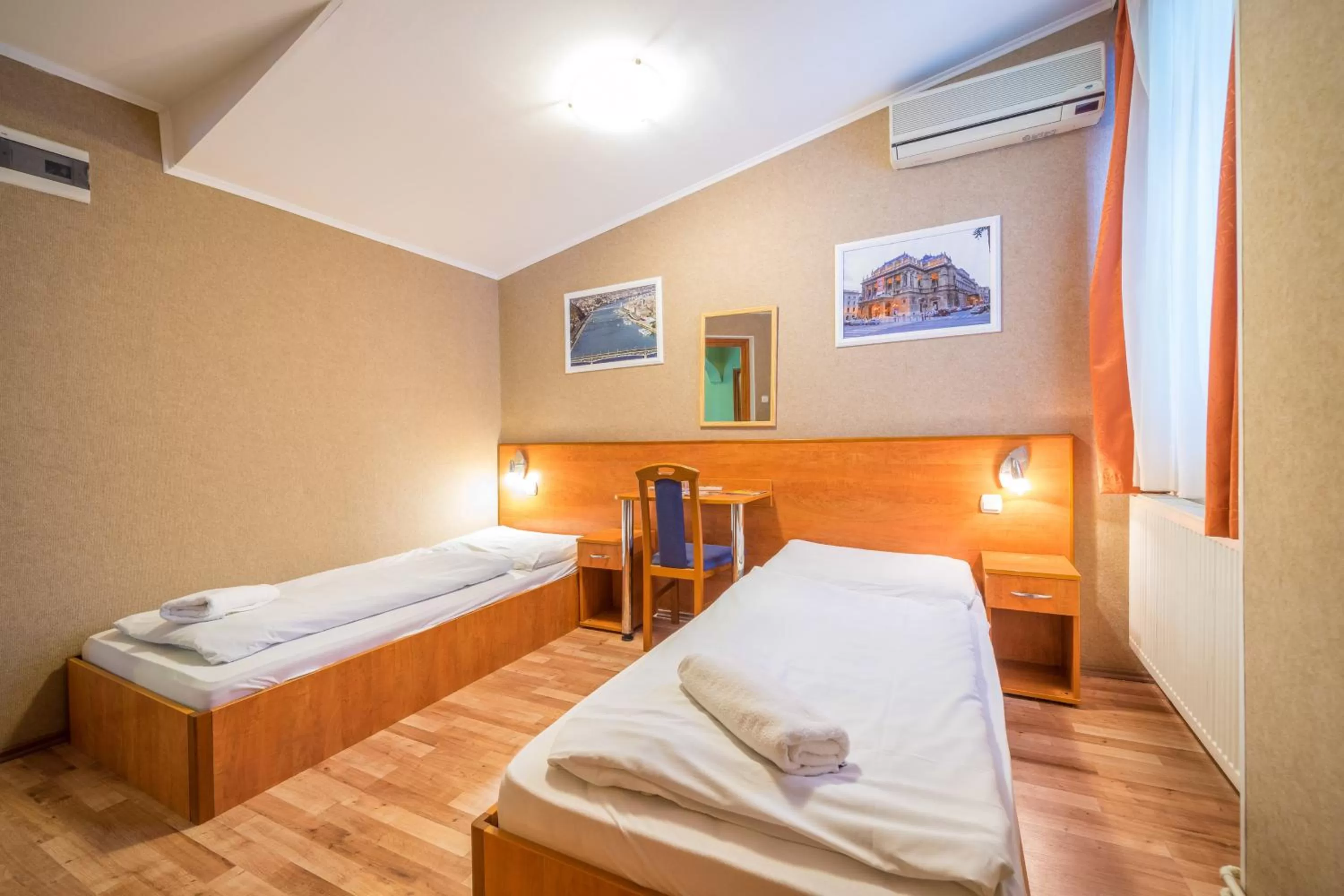 Photo of the whole room, Bed in Easy Star Hotel