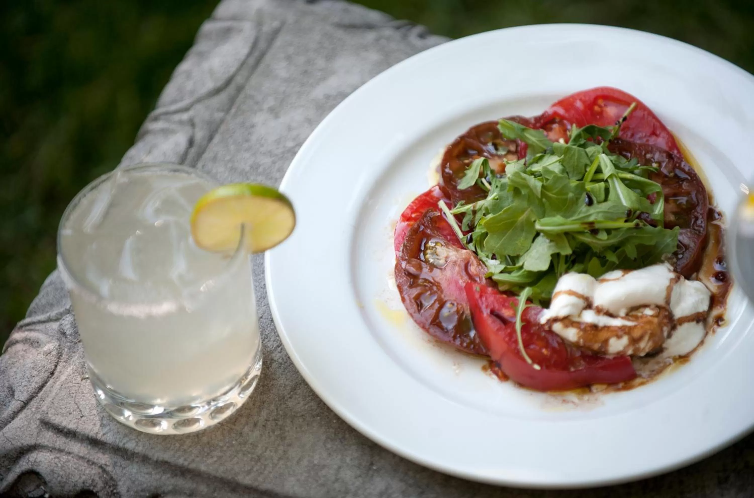 Food and drinks in Knob Hill Inn