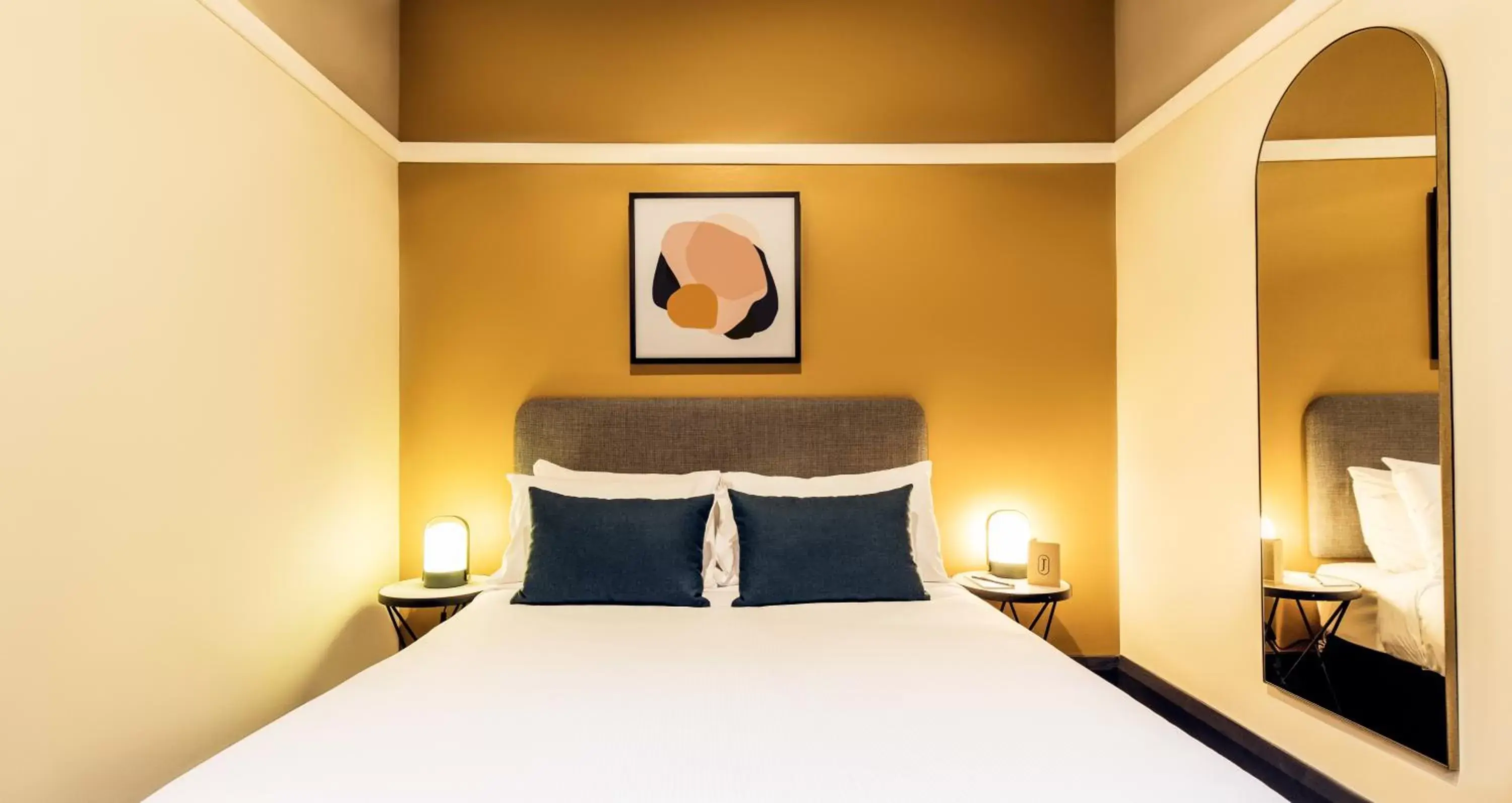 Premium Queen Room with Balcony + Shared Bathroom in The Jensen Potts Point Premium Queen Room with Balcony + Shared Bathroom in The Jensen Potts Point