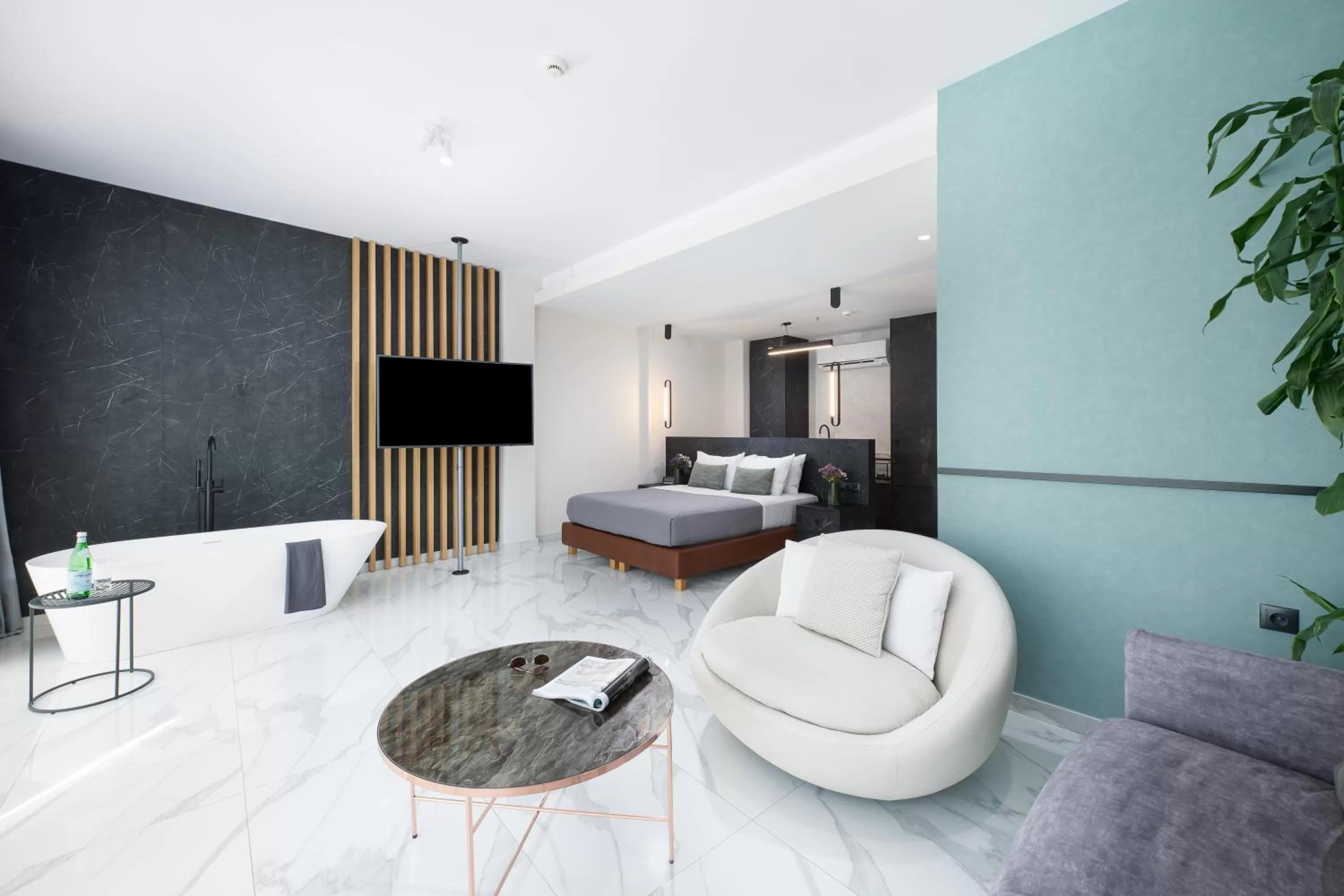 Photo of the whole room, Bed in Enattica Suites