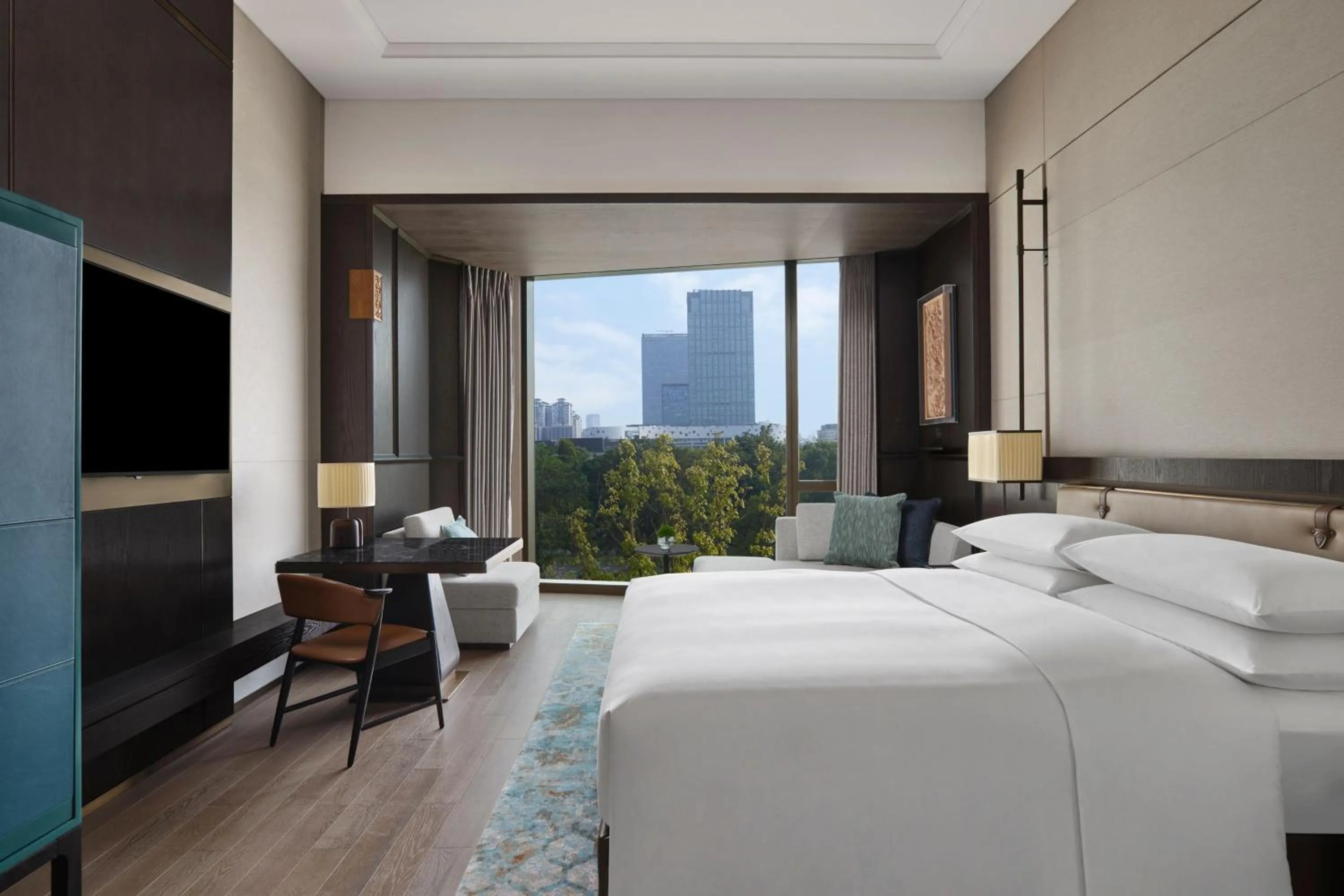 Photo of the whole room, Bed in Guangzhou Marriott Hotel Baiyun