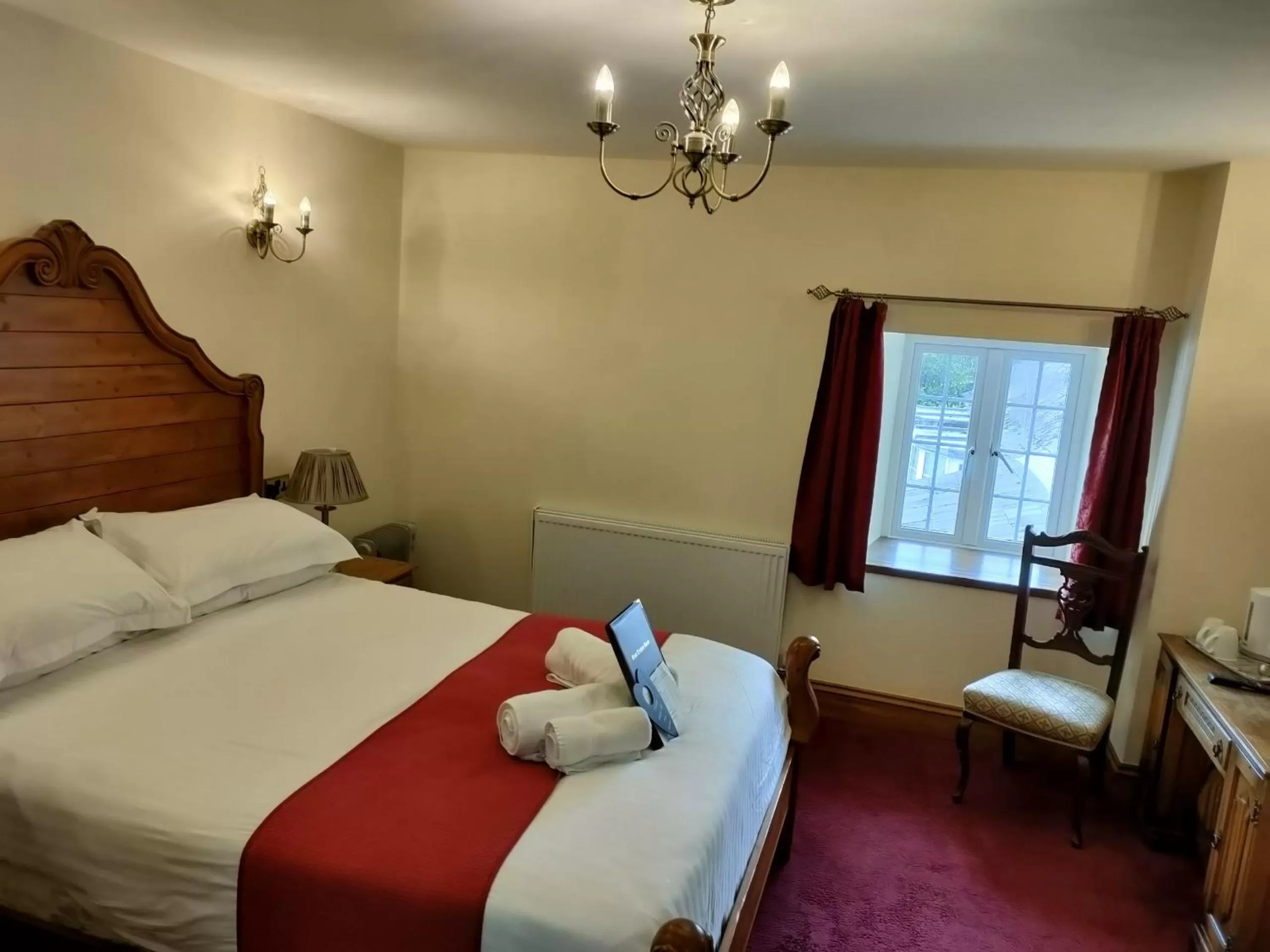 Bedroom, Bed in Great Trethew Hotel - Self Catering Lodges - Bar & Restaurant