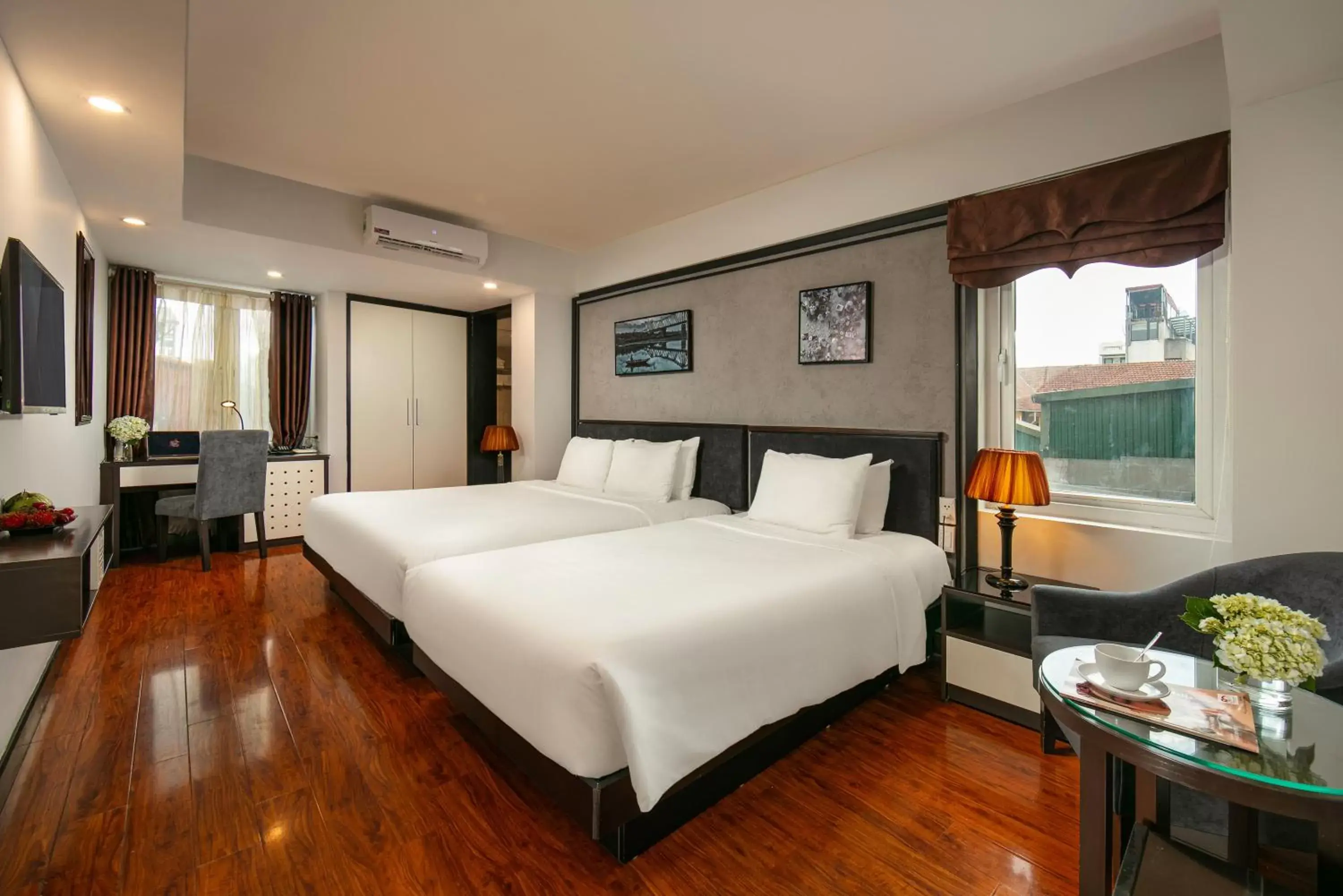 Triple Room with City View in Hanoi La Palm Premier Hotel & Spa Triple Room with City View in Hanoi La Palm Premier Hotel & Spa