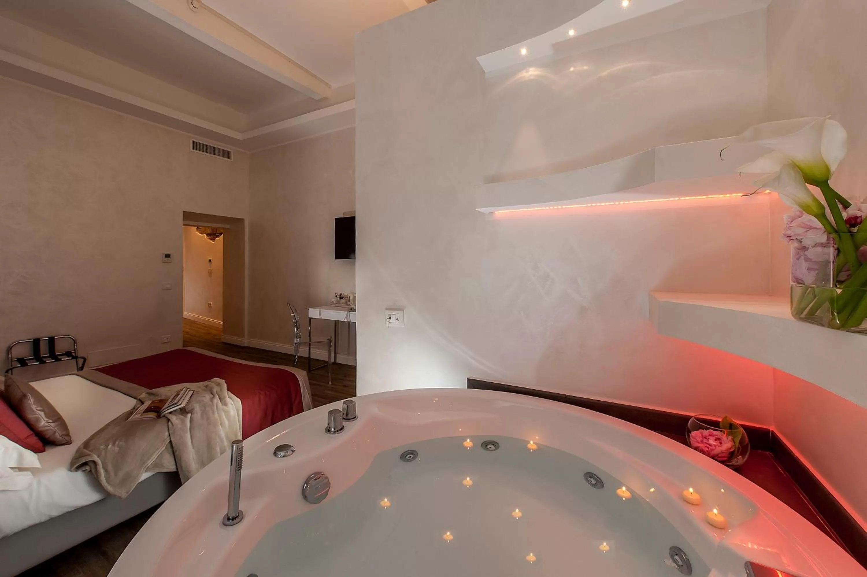 Bathroom, Bed in Hotel Navona