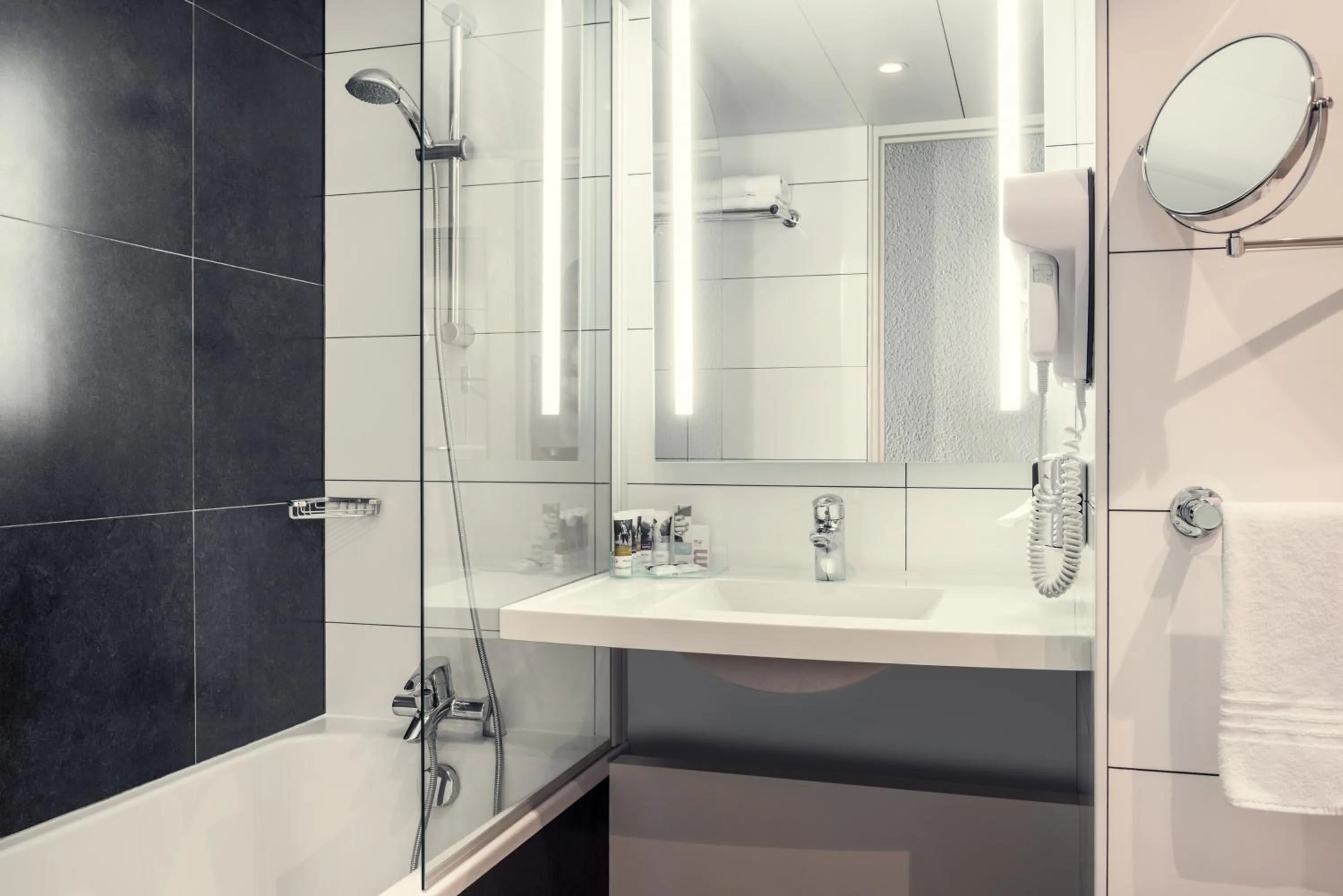 Bathroom in Mercure Paris Porte d'Orleans