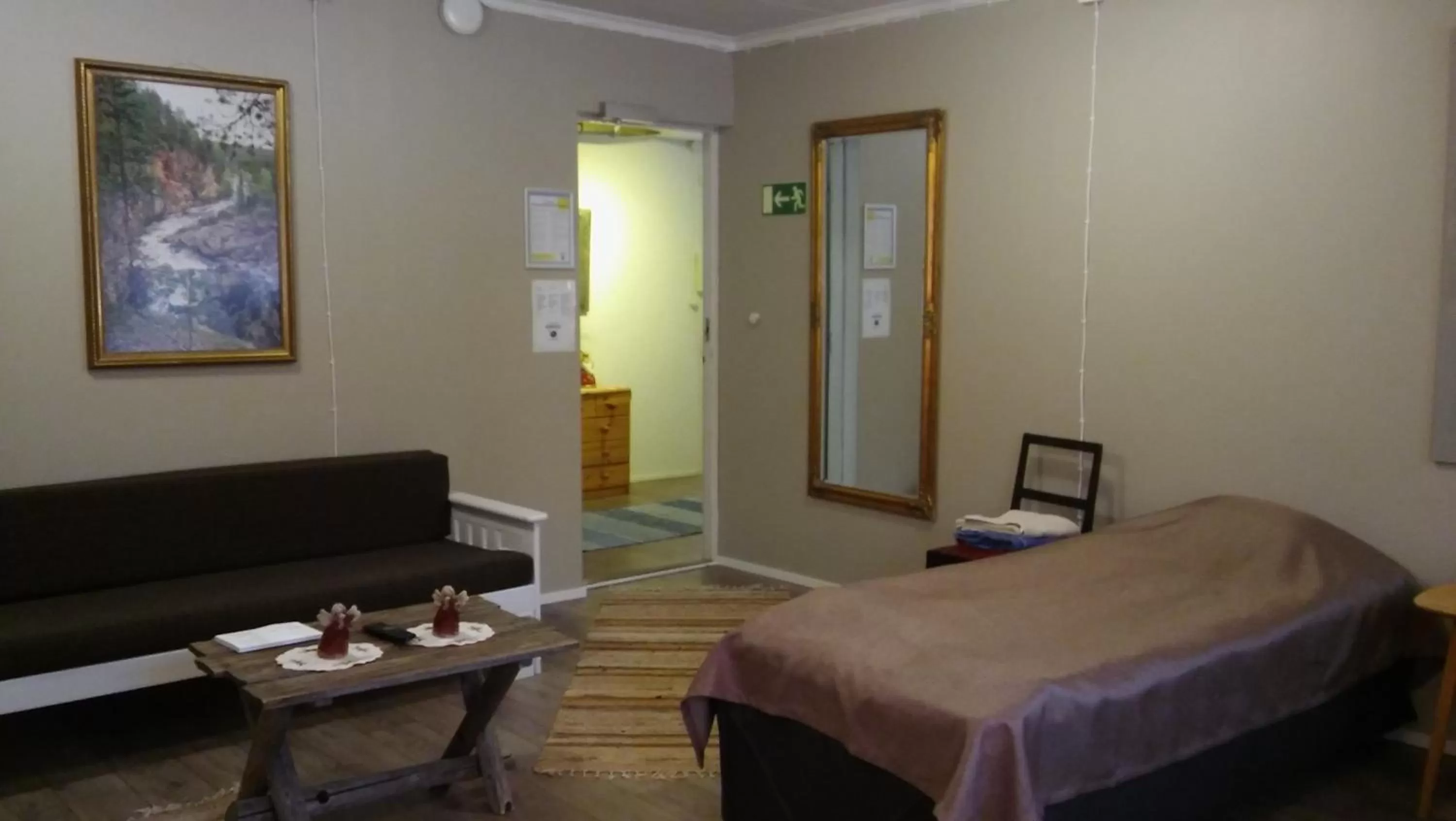 Photo of the whole room in Matkustajakoti Kuutamo Guesthouse