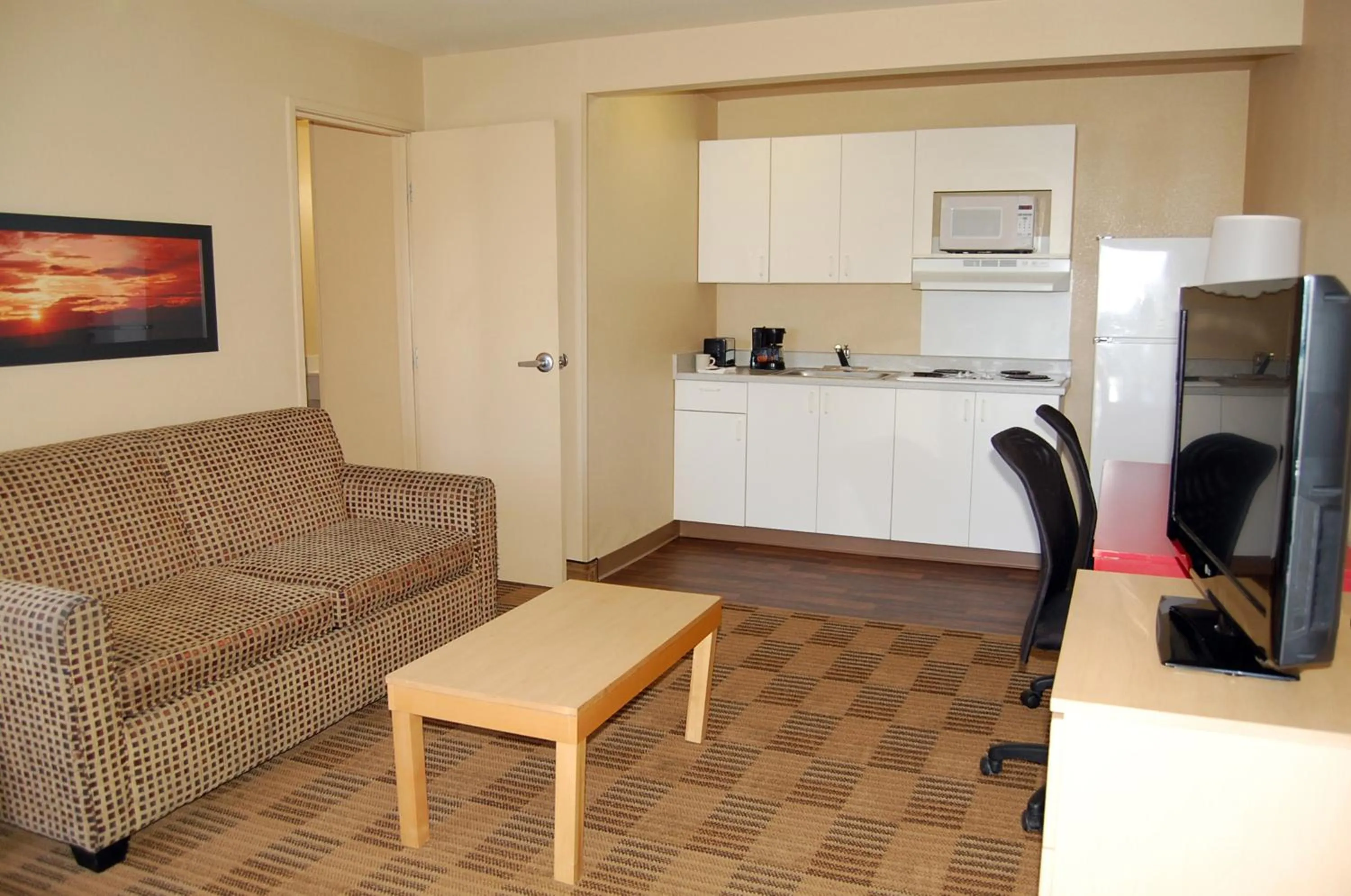 TV and multimedia in Extended Stay America Select Suites - Greensboro - Wendover Ave - Big Tree Way