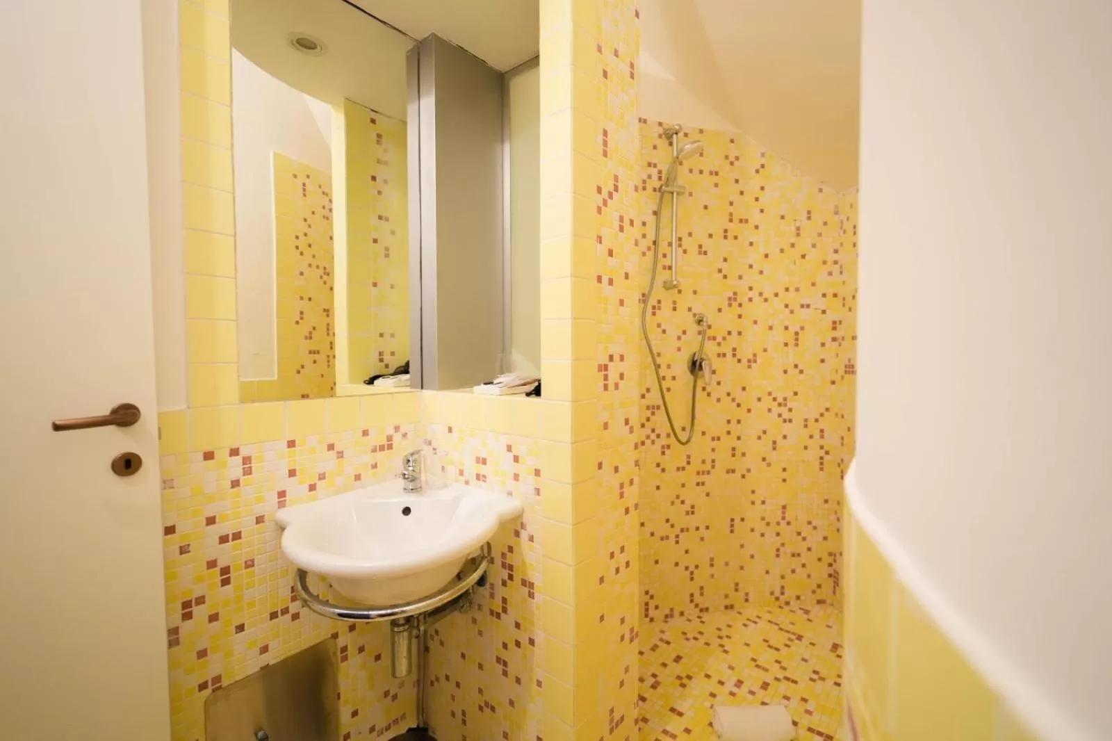 Bathroom in paradise suite