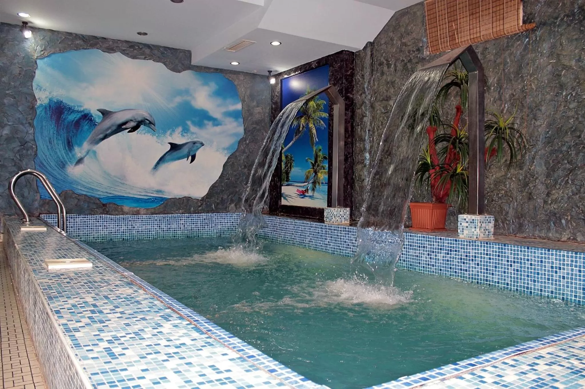 Swimming Pool in Vanatur Hotel