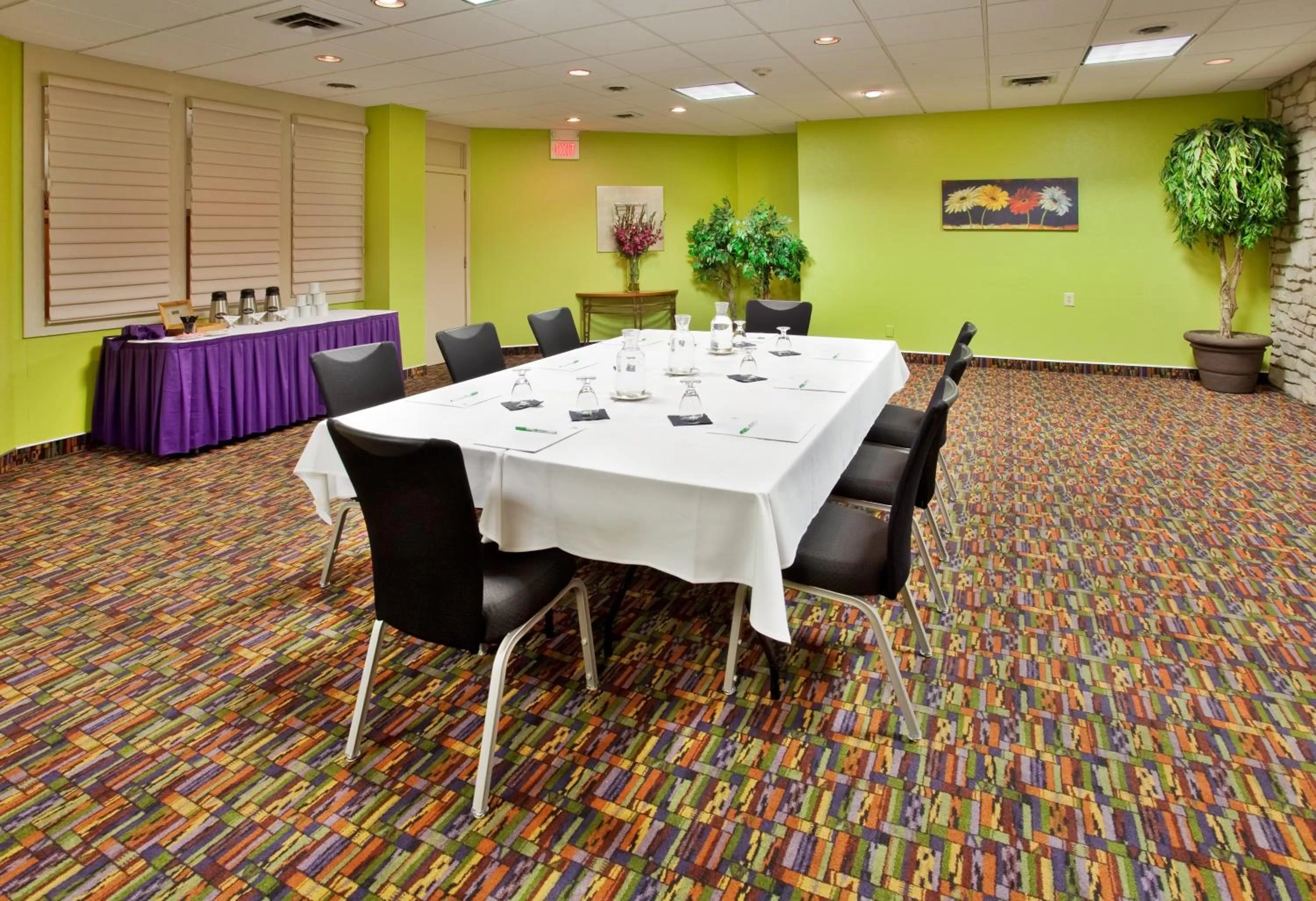Meeting/conference room in Holiday Inn At the Campus by IHG