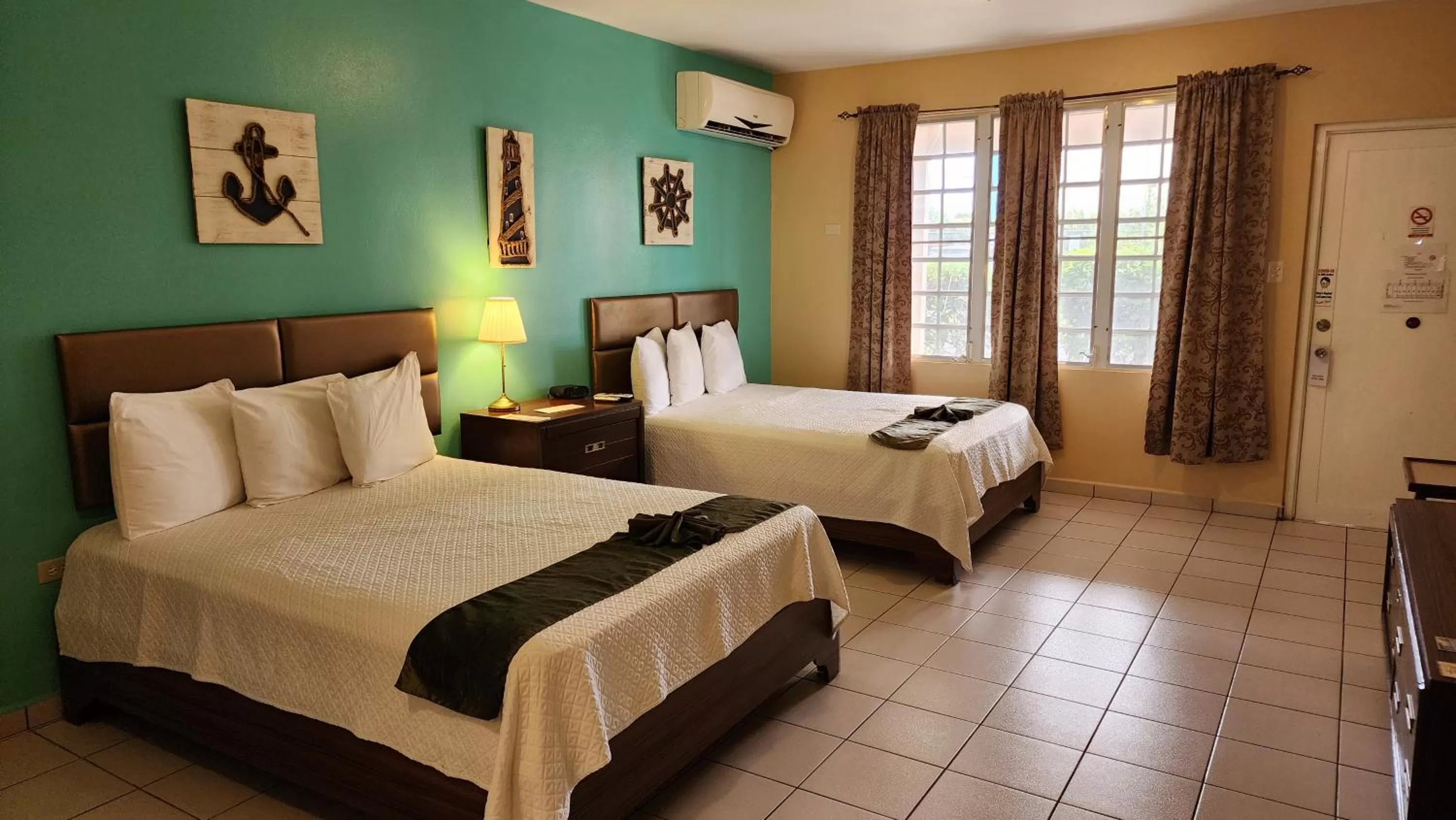 Bedroom, Bed in Combate Beach Resort