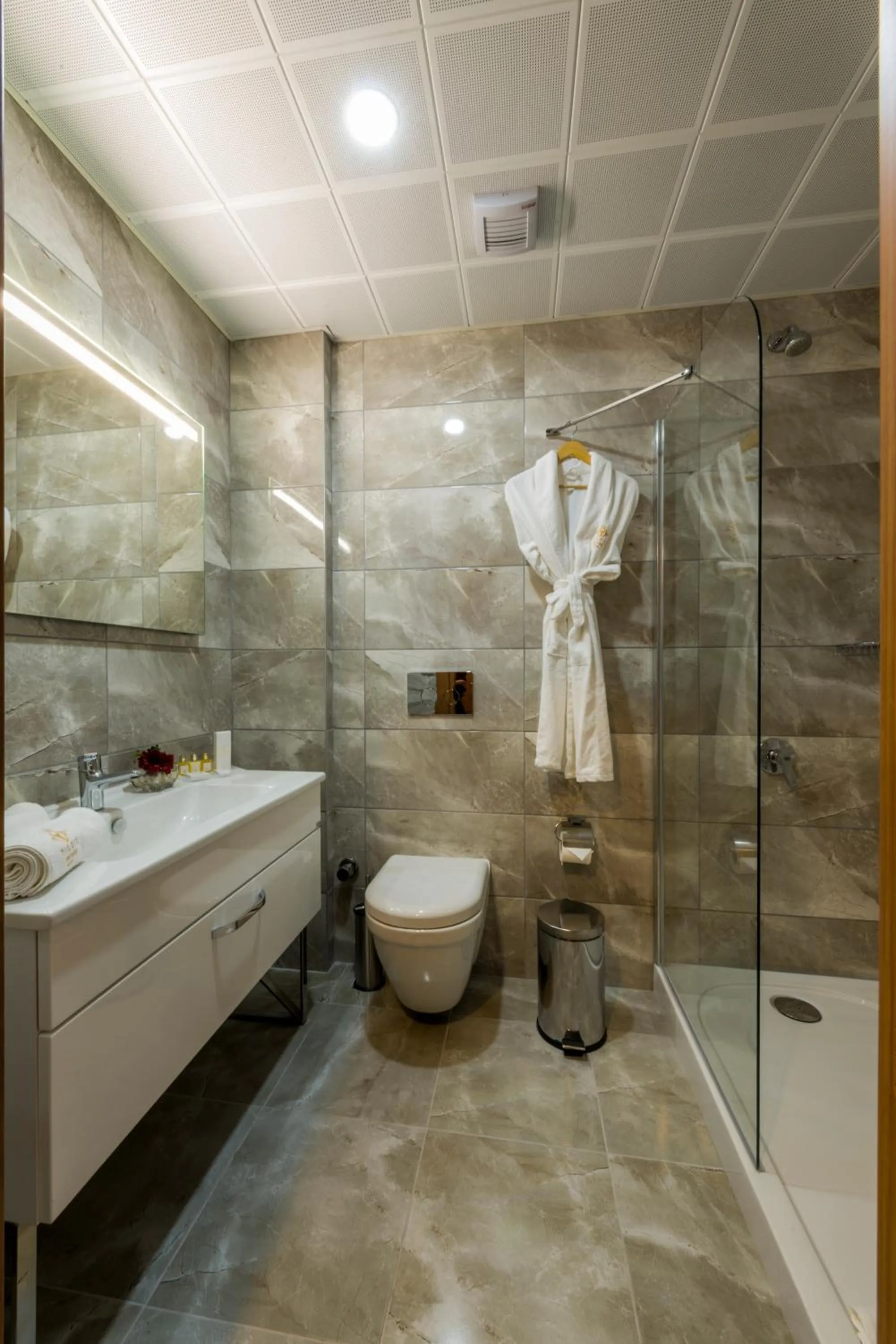 Shower in Yildiz Life Hotel