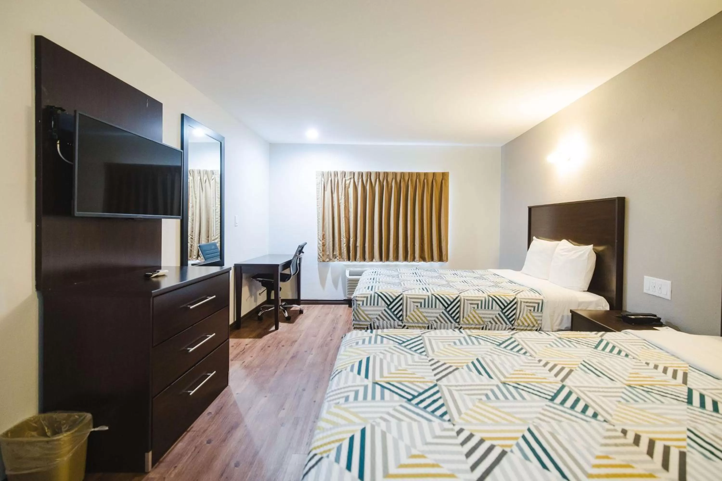 Bed in Studio 6 Channelview TX Baytown West