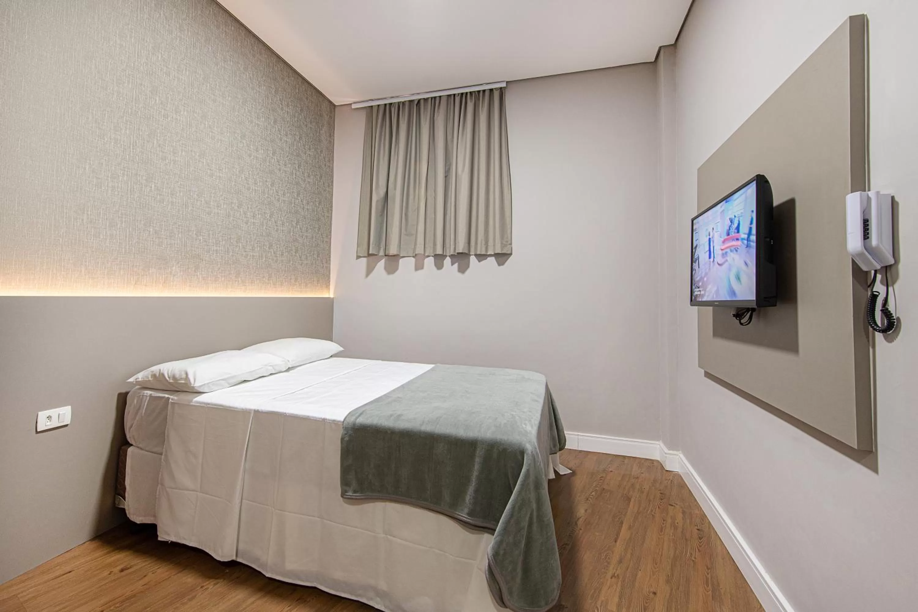 Bed in Florida Mall & Suites