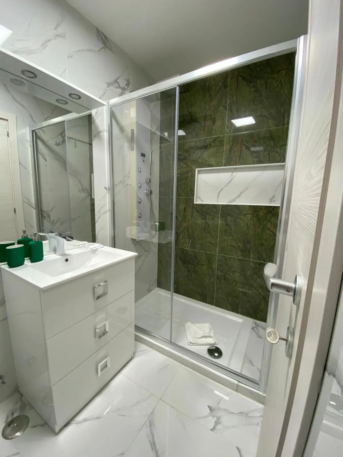 Shower in The Place In Rome Guest House