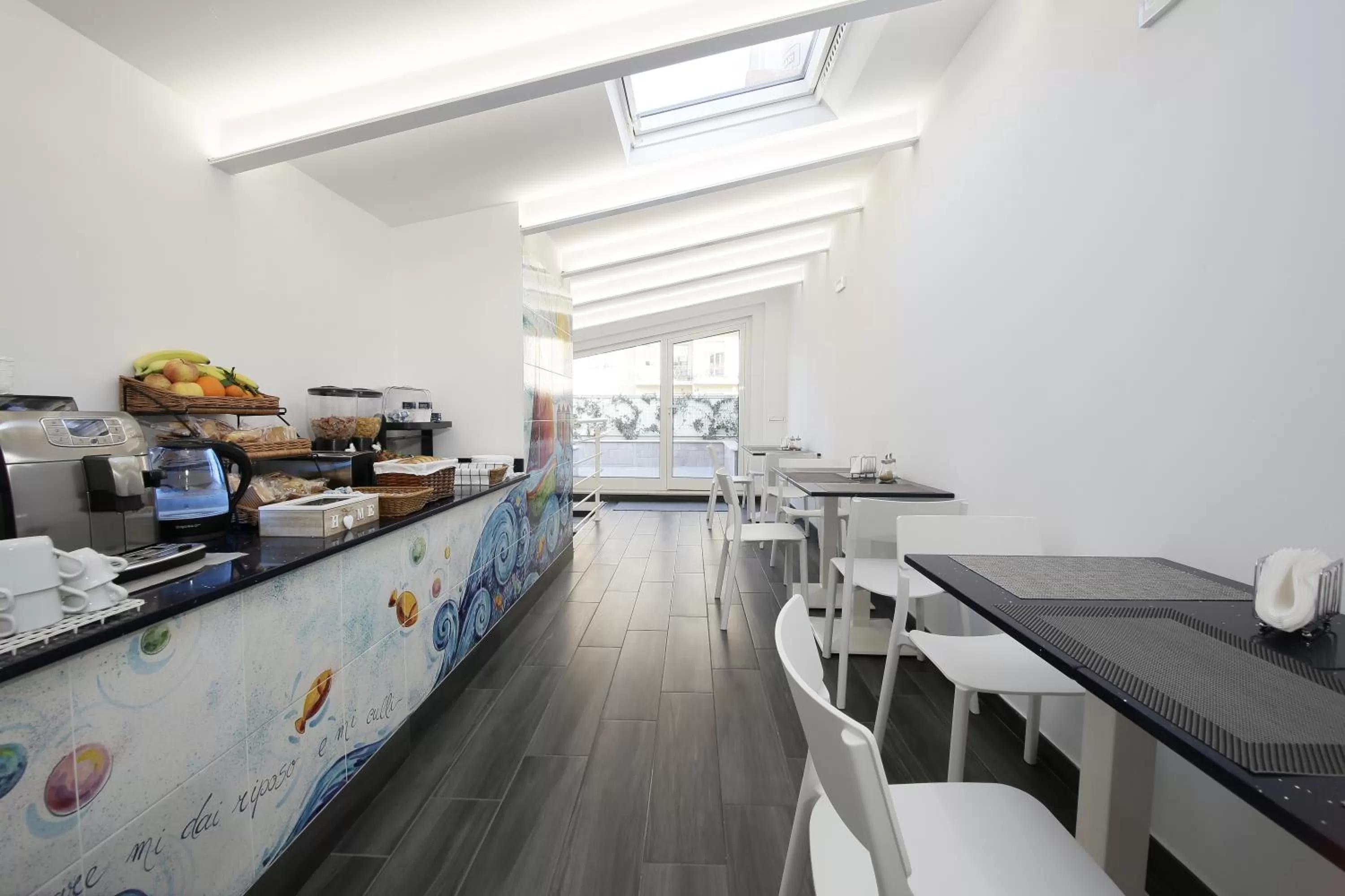 Communal lounge/ TV room in Best Vasto