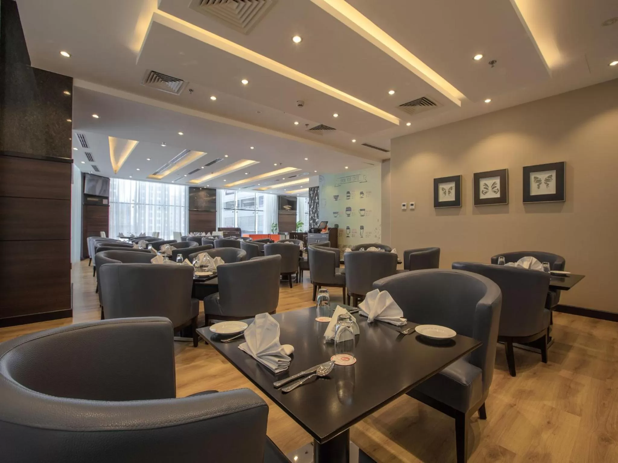 Restaurant/places to eat in Orange Suites Hotel