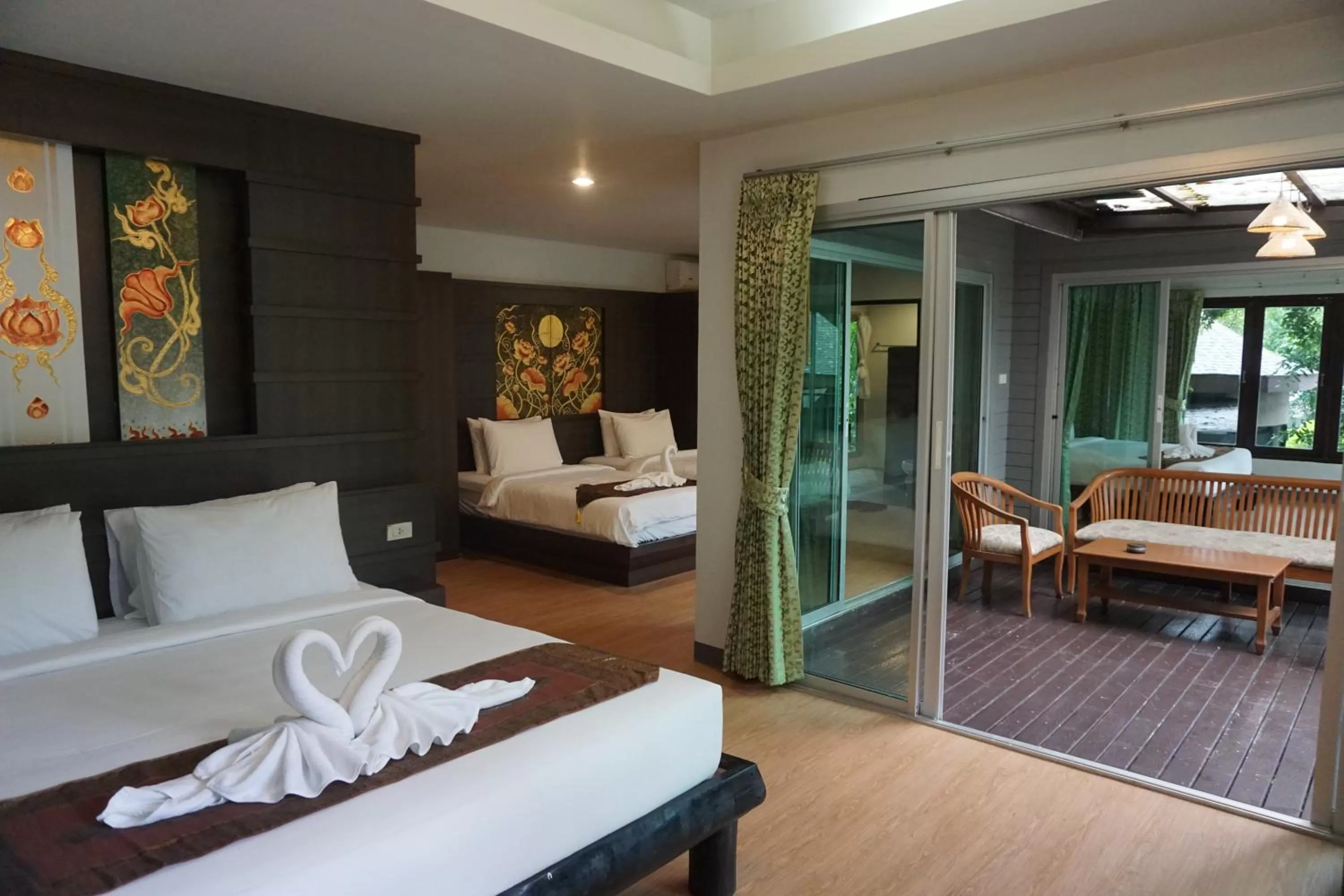 Bed in Rock and Tree House Resort