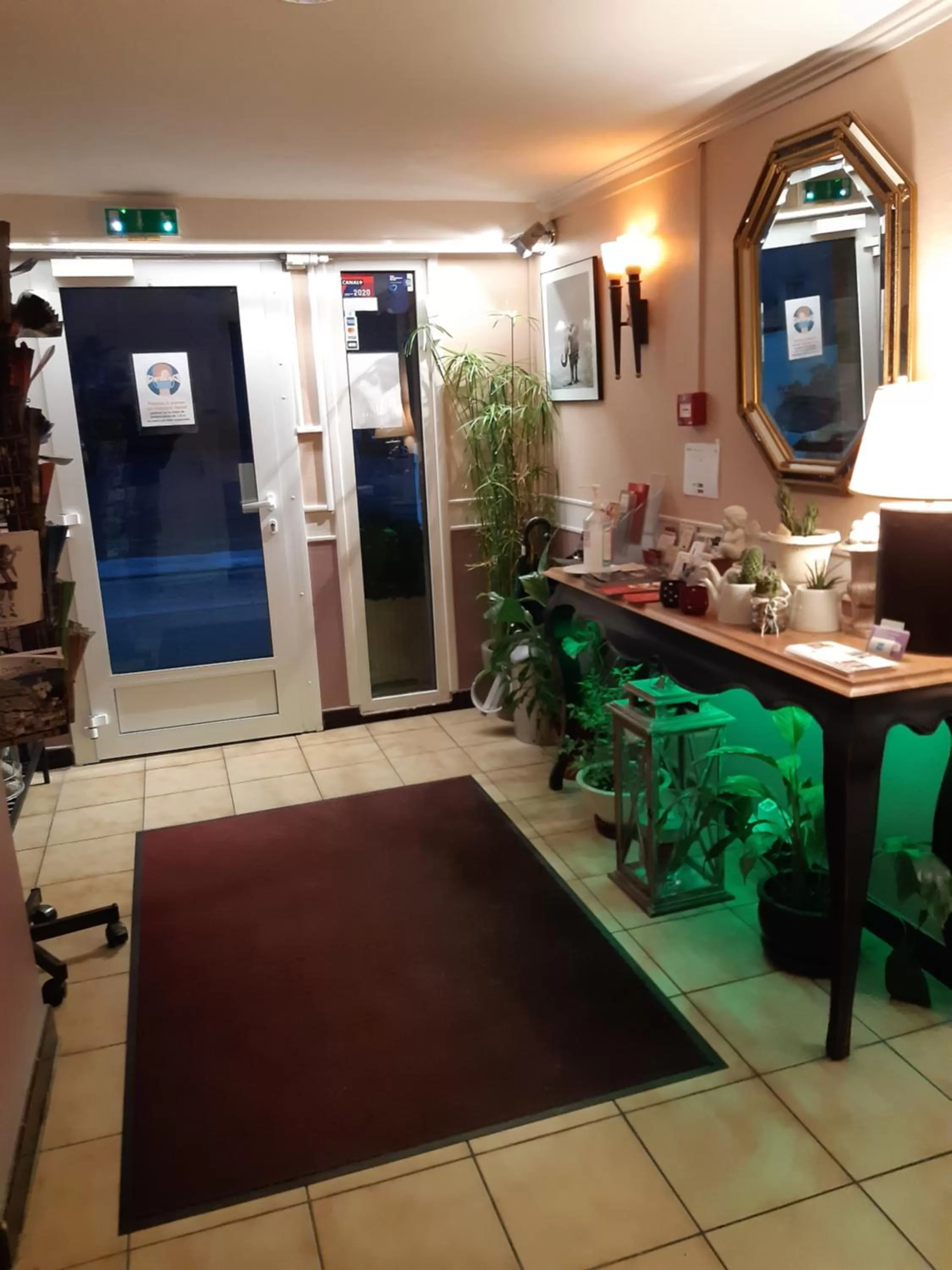 Property building in Hôtel du Tricastin