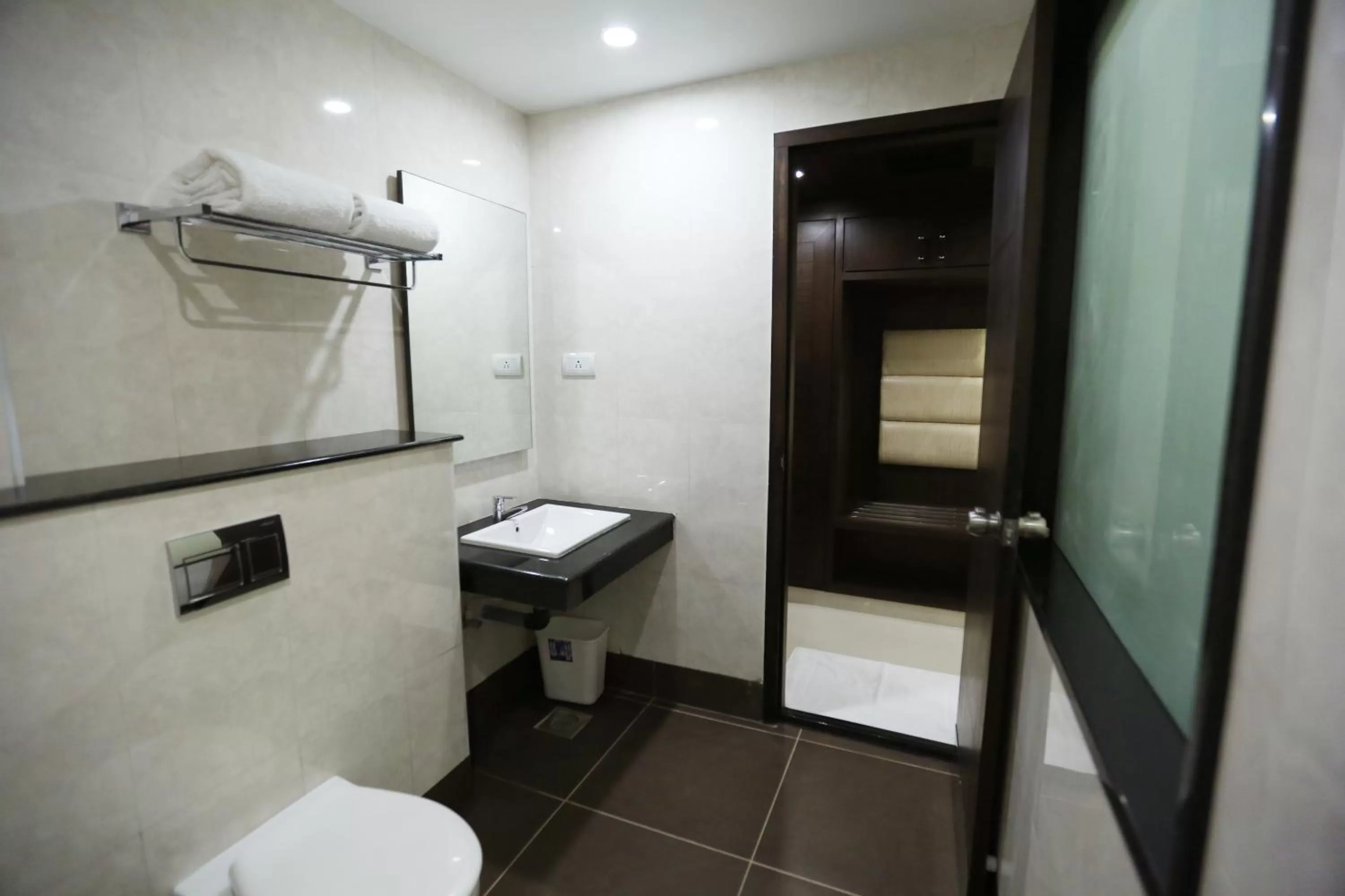 Shower in Hotel Deepam