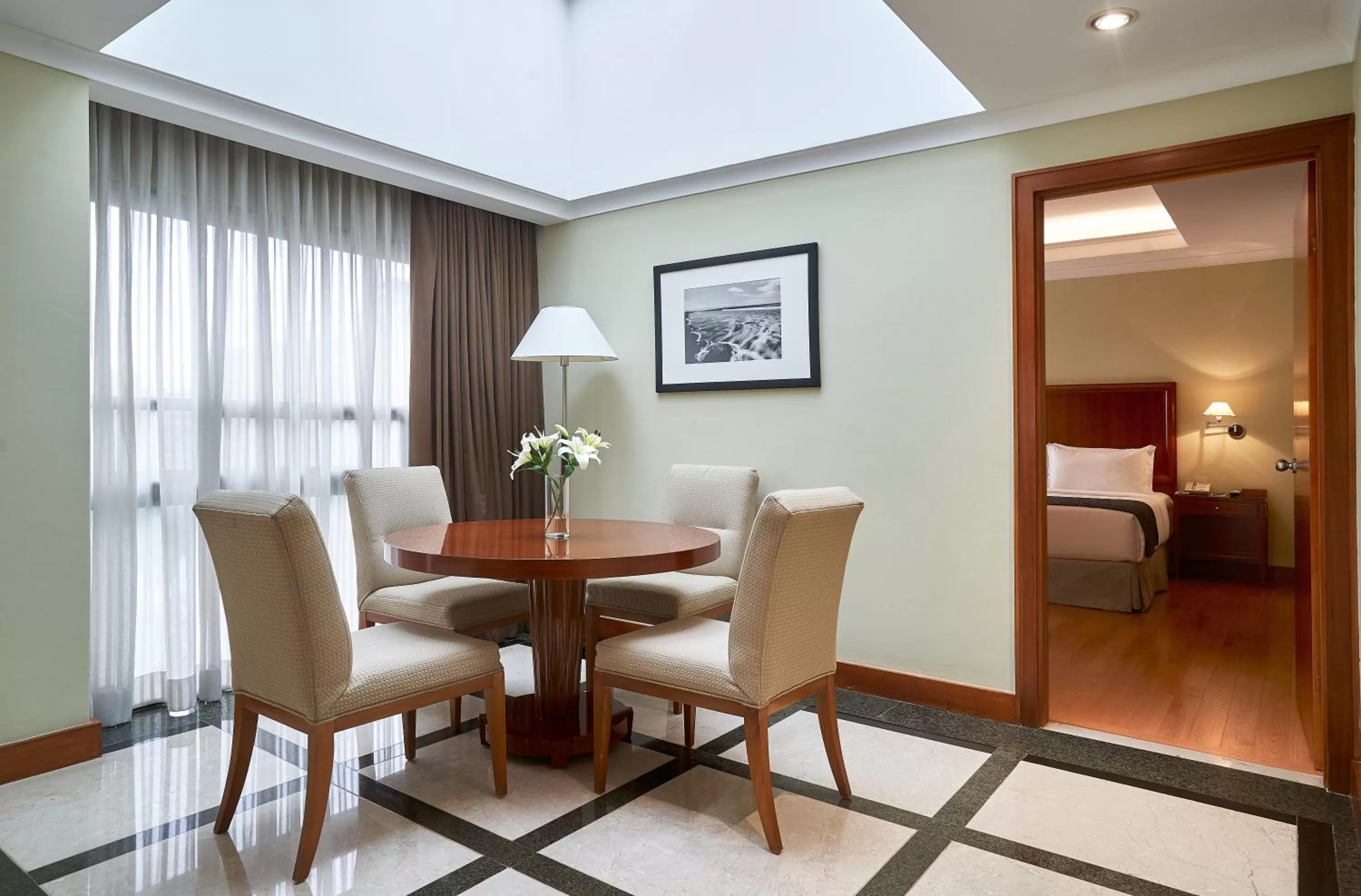 Dining area, Bed in Oro Verde Guayaquil