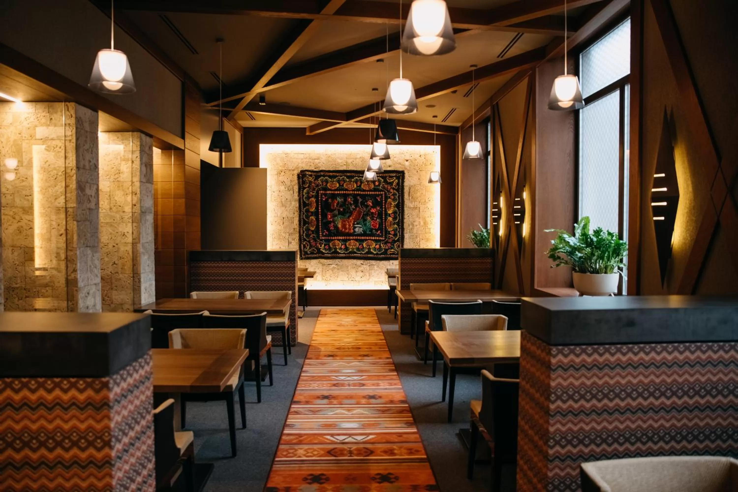 Restaurant/places to eat in Jolly Alon Hotel