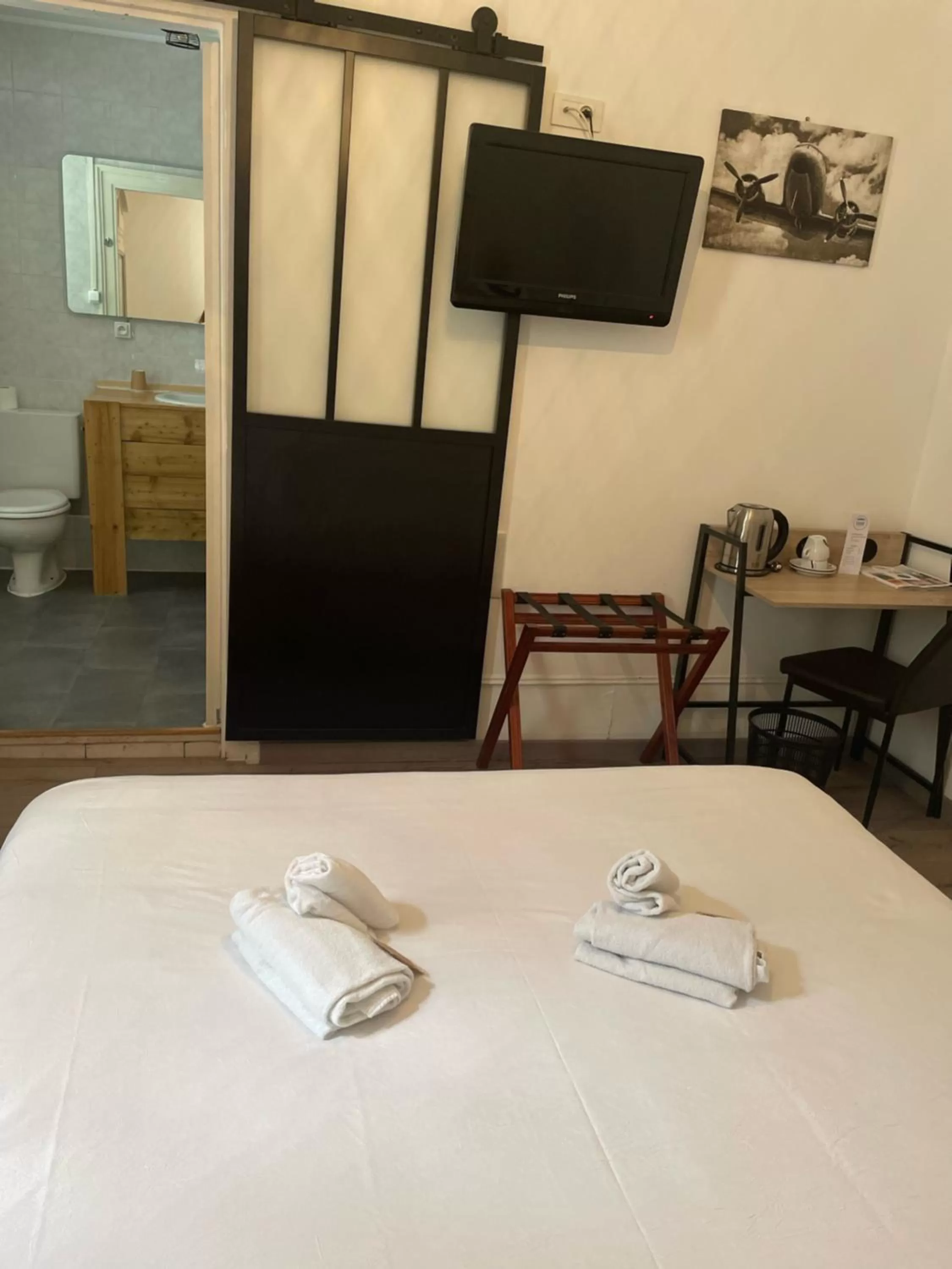 Bedroom, Bed in Hôtel & Restaurant Le Patio VICHY