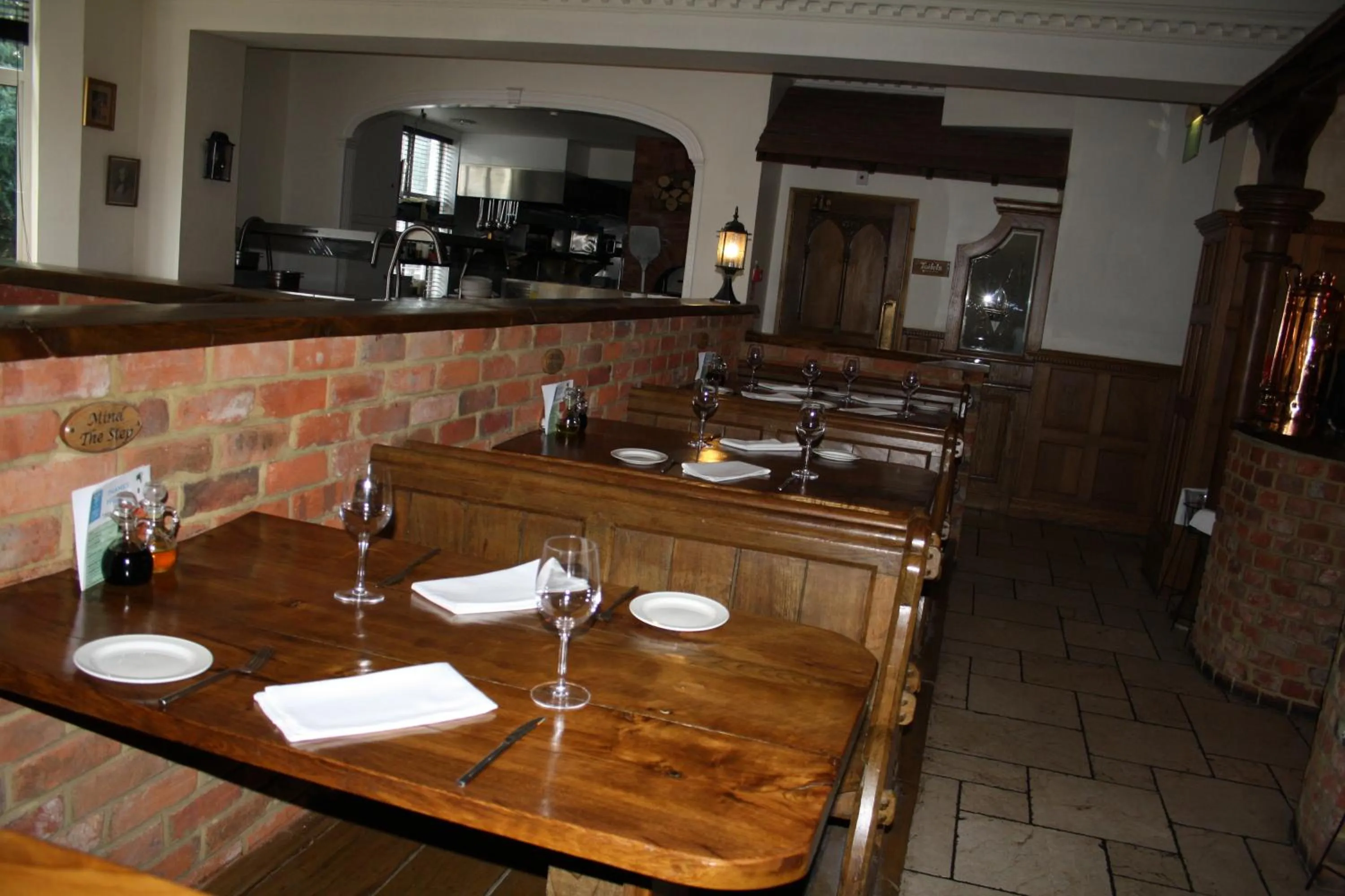 Restaurant/places to eat in Uno Thames Riverside Hotel By Uno