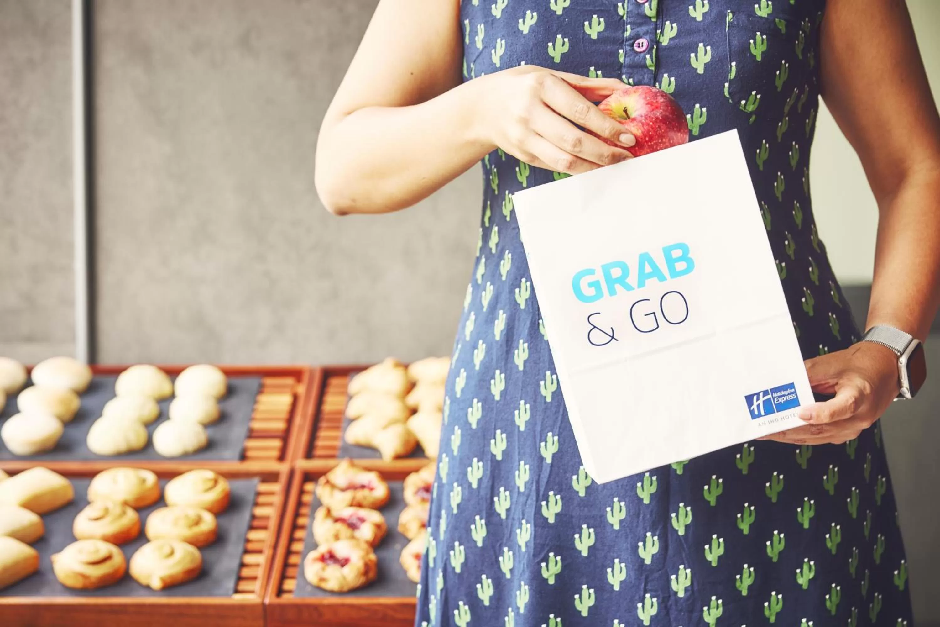 Food and drinks in Holiday Inn Express Osaka City Centre- Midosuji by IHG