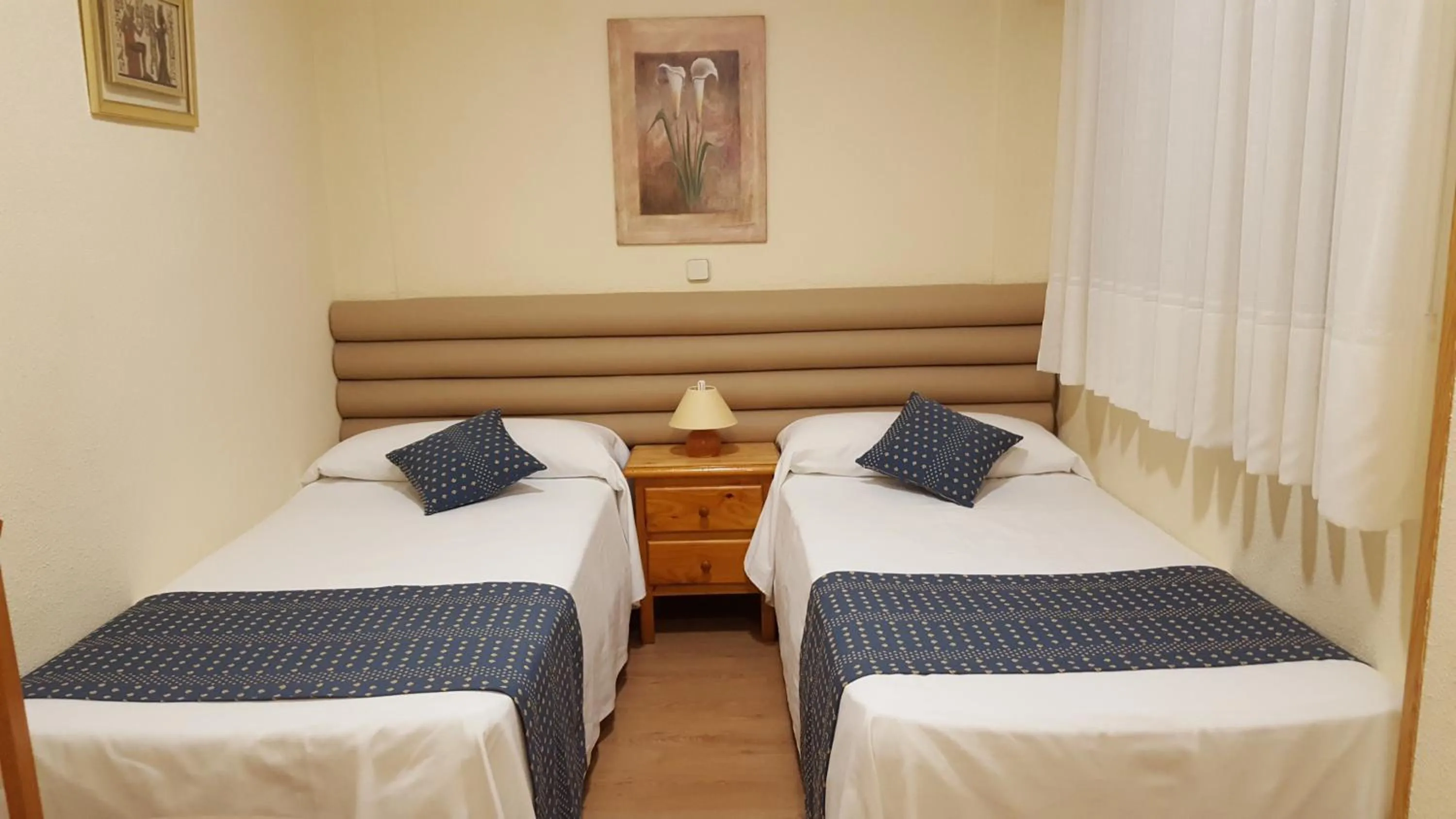 Photo of the whole room, Bed in Hotel Cuatro Caños
