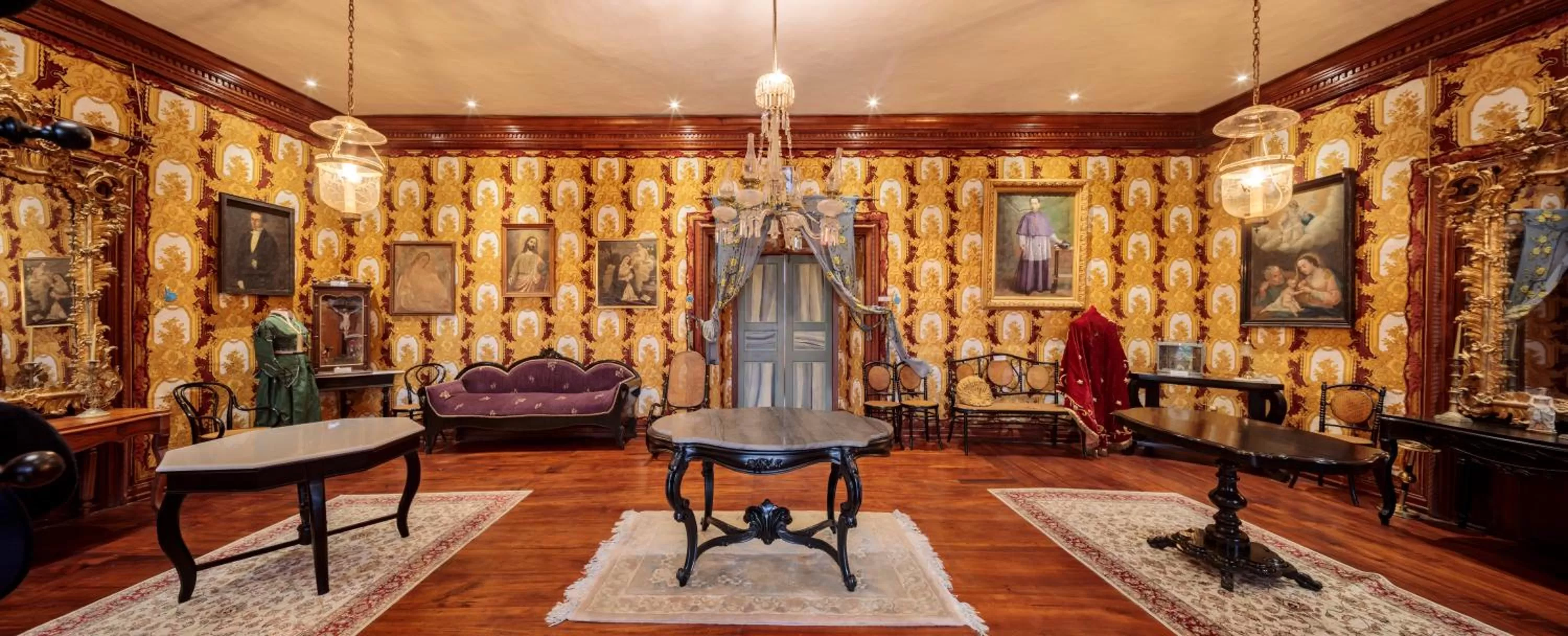 Living room in Casa Bolívar Hotel Museo