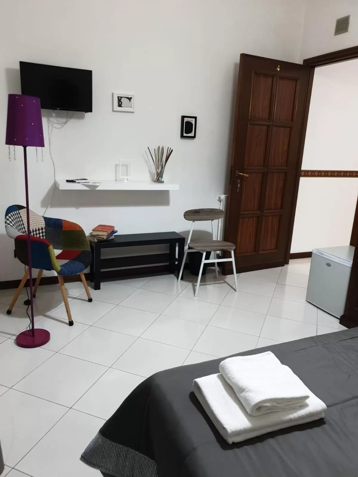 Photo of the whole room, TV/Entertainment Center in Alba central City