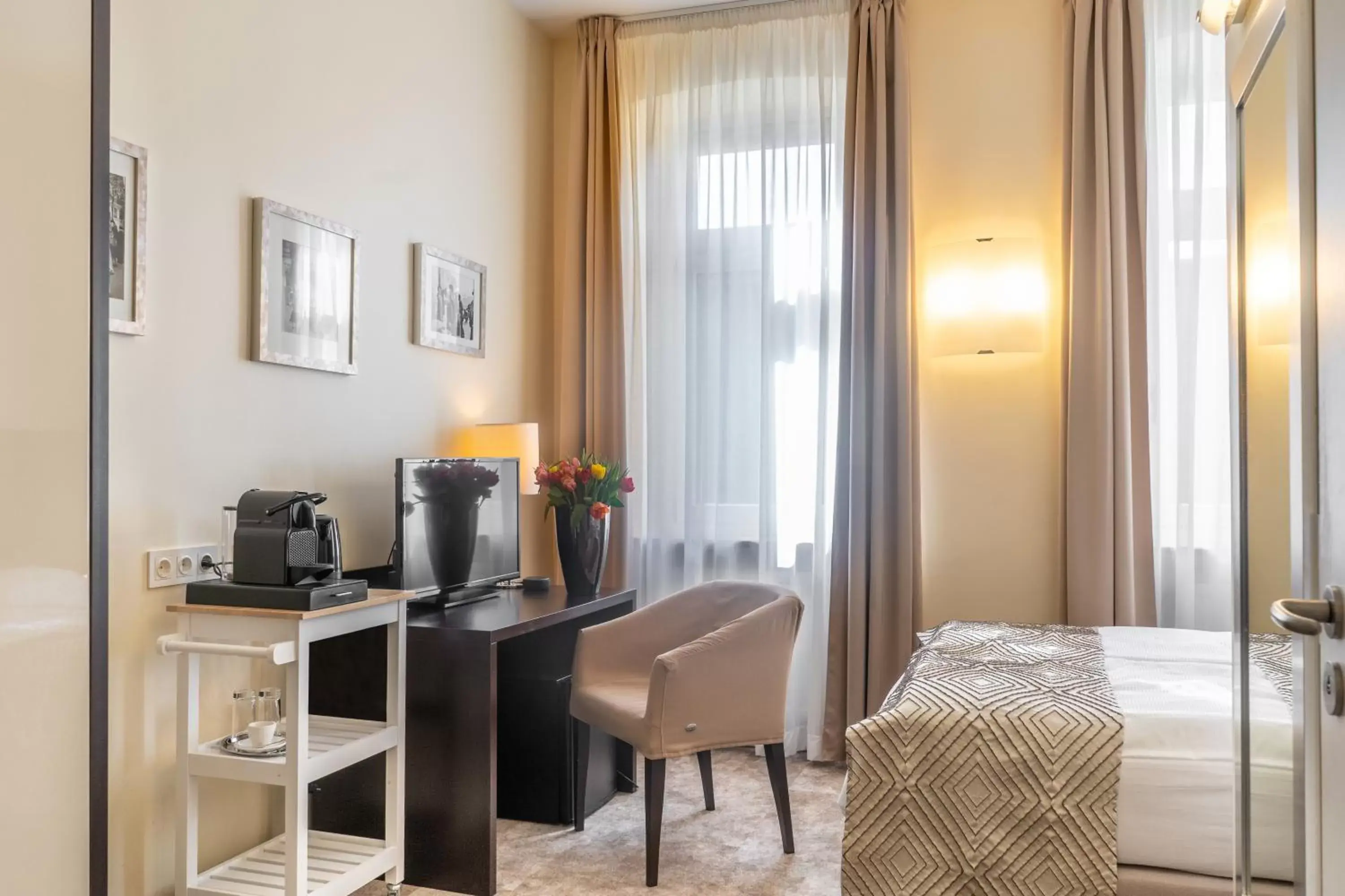 Cozy Double Room in Galerie Hotel Cozy Double Room in Galerie Hotel