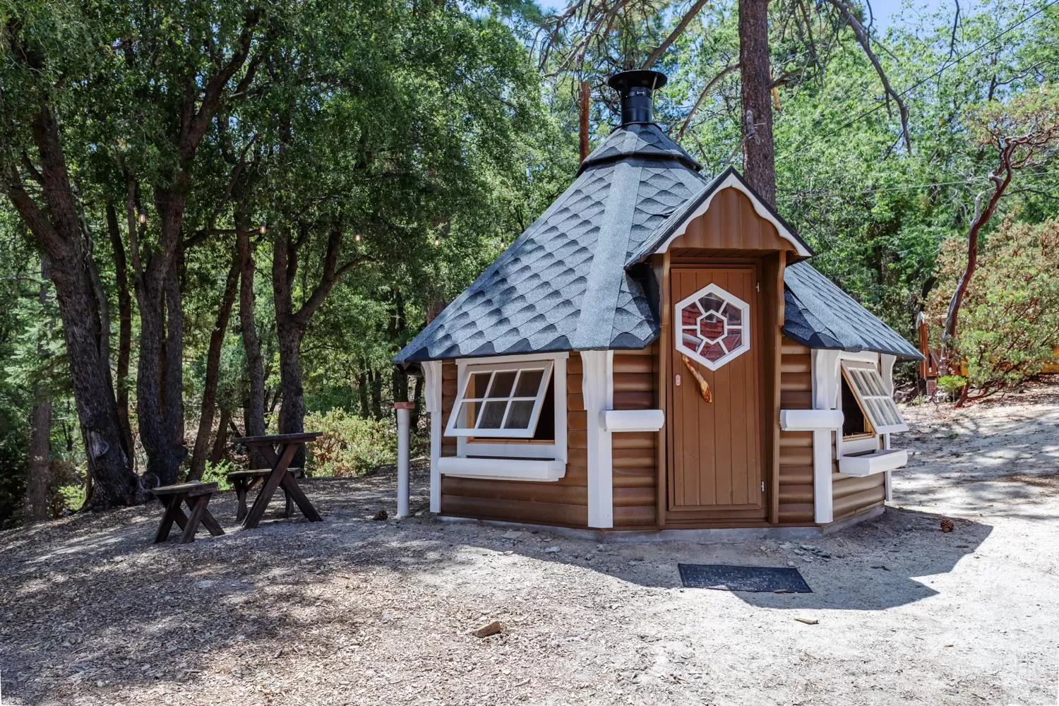 Hicksville Pines Chalets & Motel