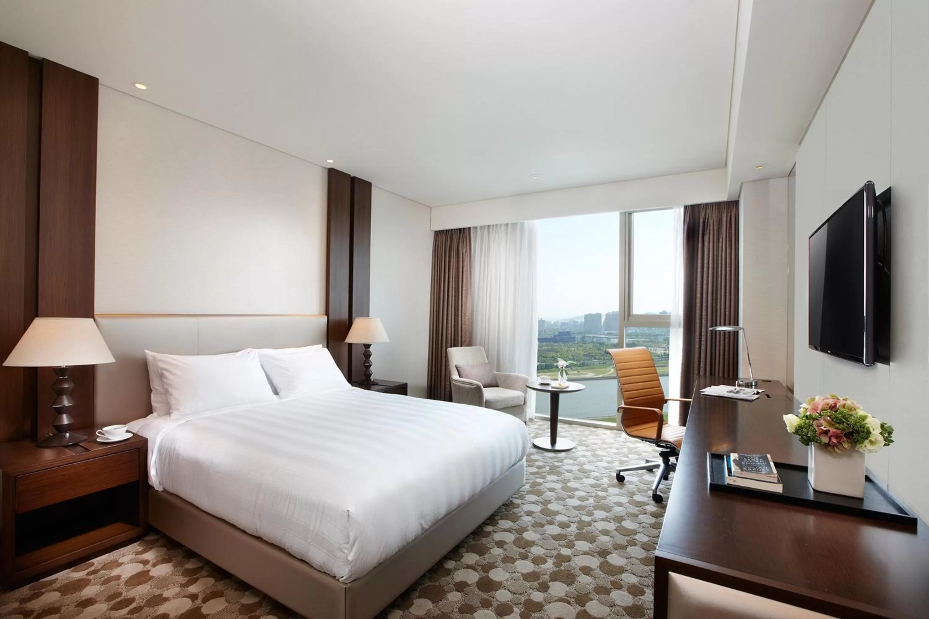 Bed in LOTTE CITY HOTEL Daejeon