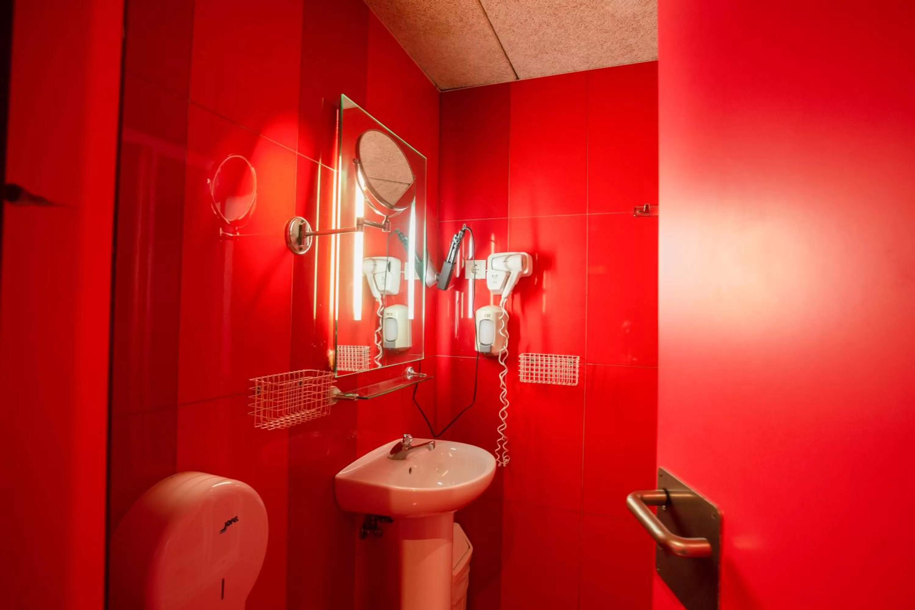 Bathroom in Urbany Hostel Barcelona