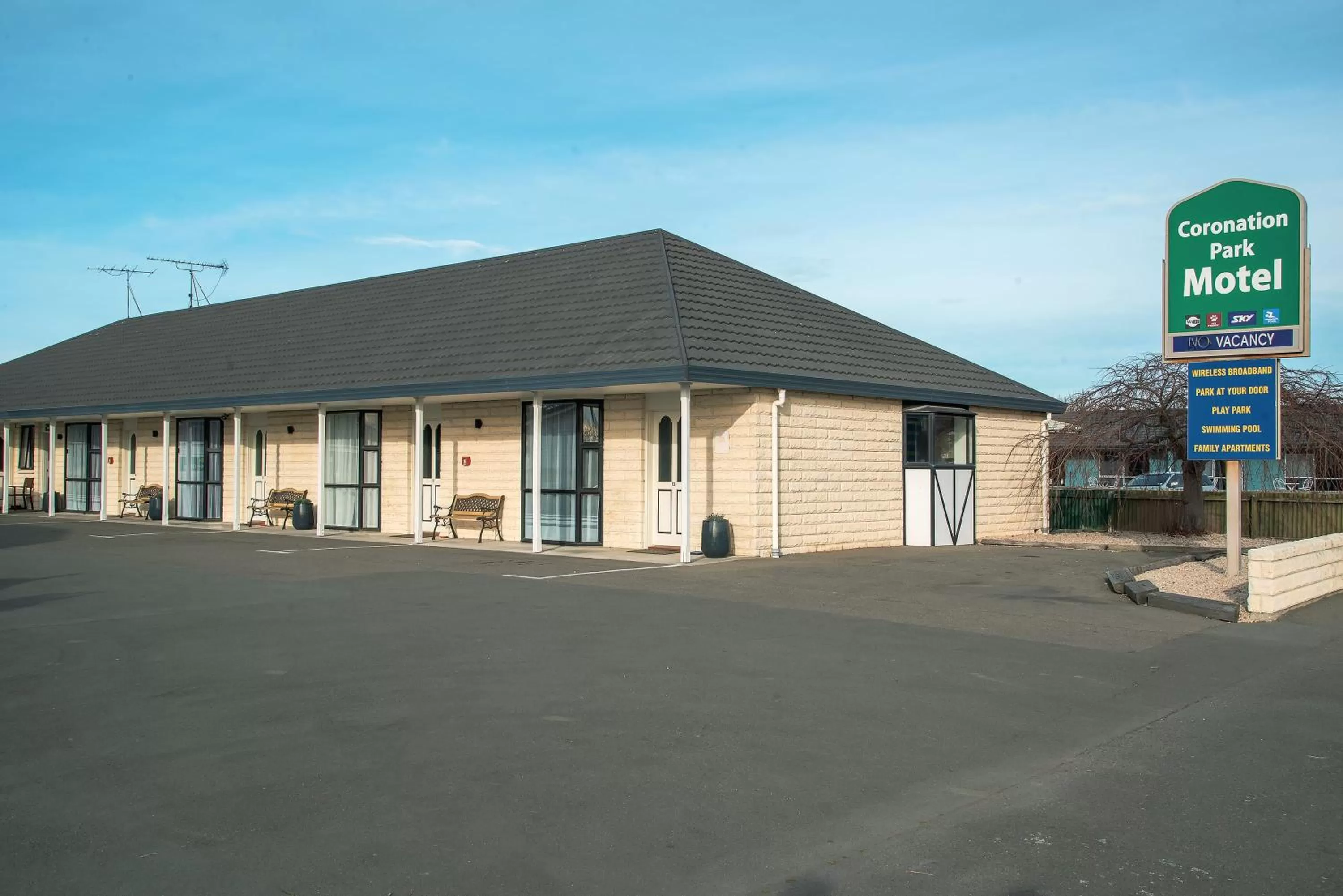 Facade/entrance in Coronation Park Motels