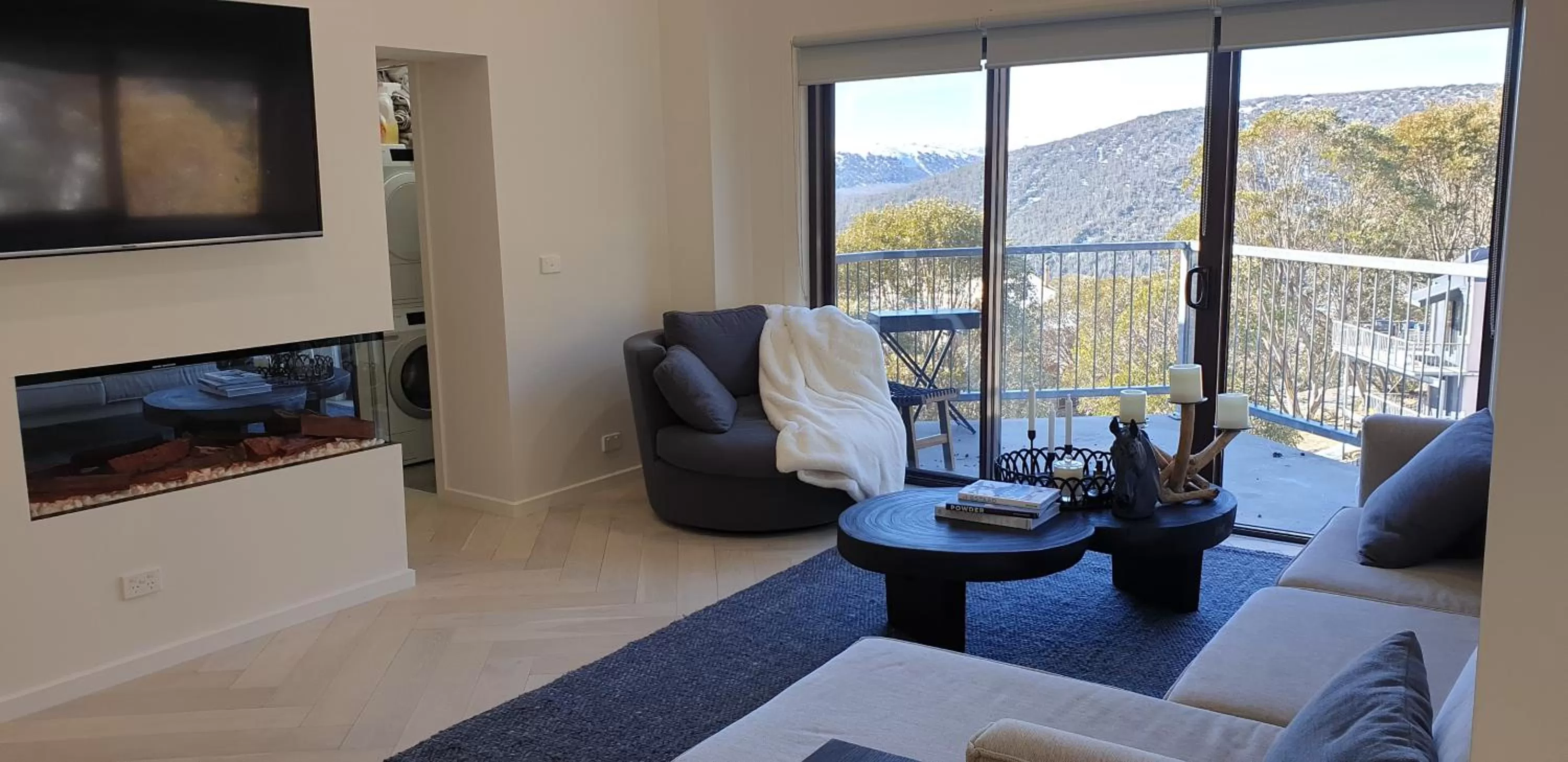 TV and multimedia in Cedarwood Apartments