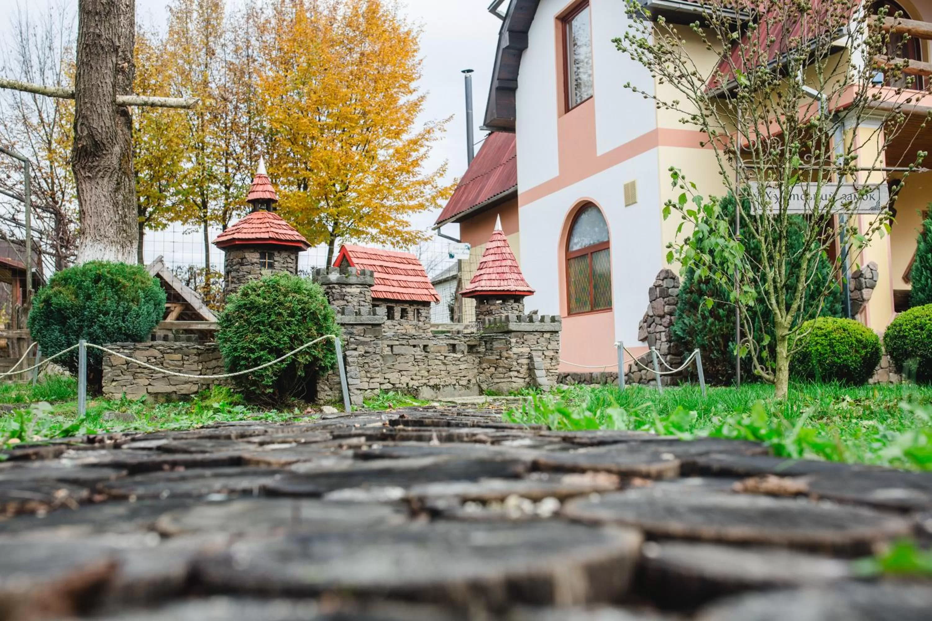 Property Building in Kolyba Opryshkiv