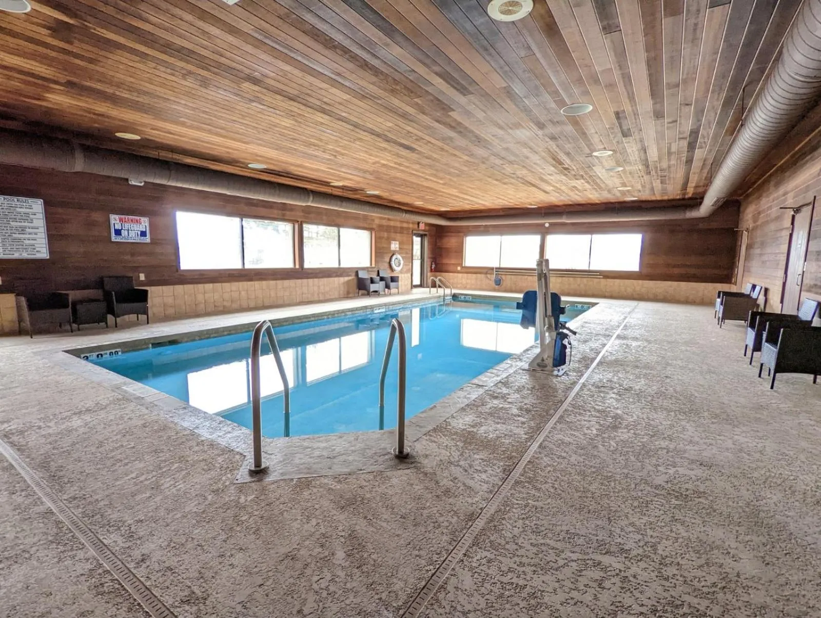 Swimming pool in Cobblestone Inn & Suites - Merrill