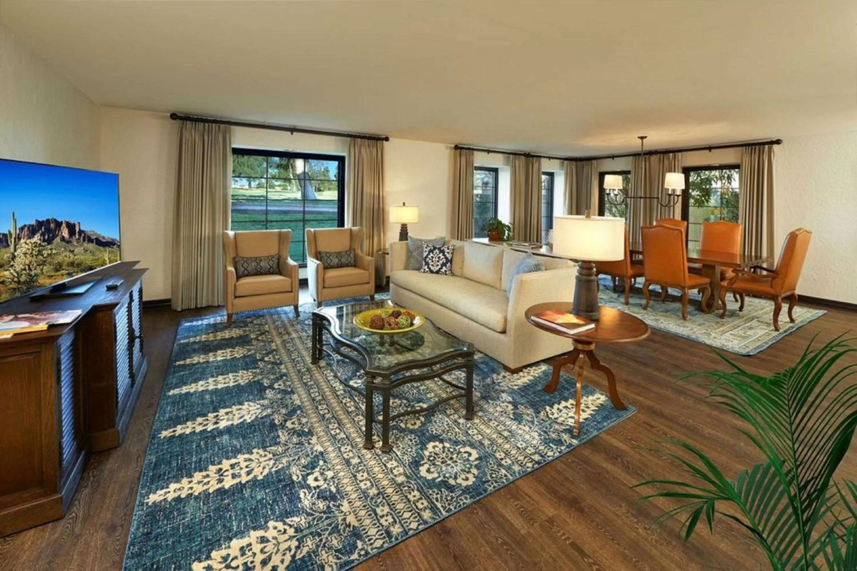 Bedroom, Seating Area in The Scottsdale Resort at McCormick Ranch