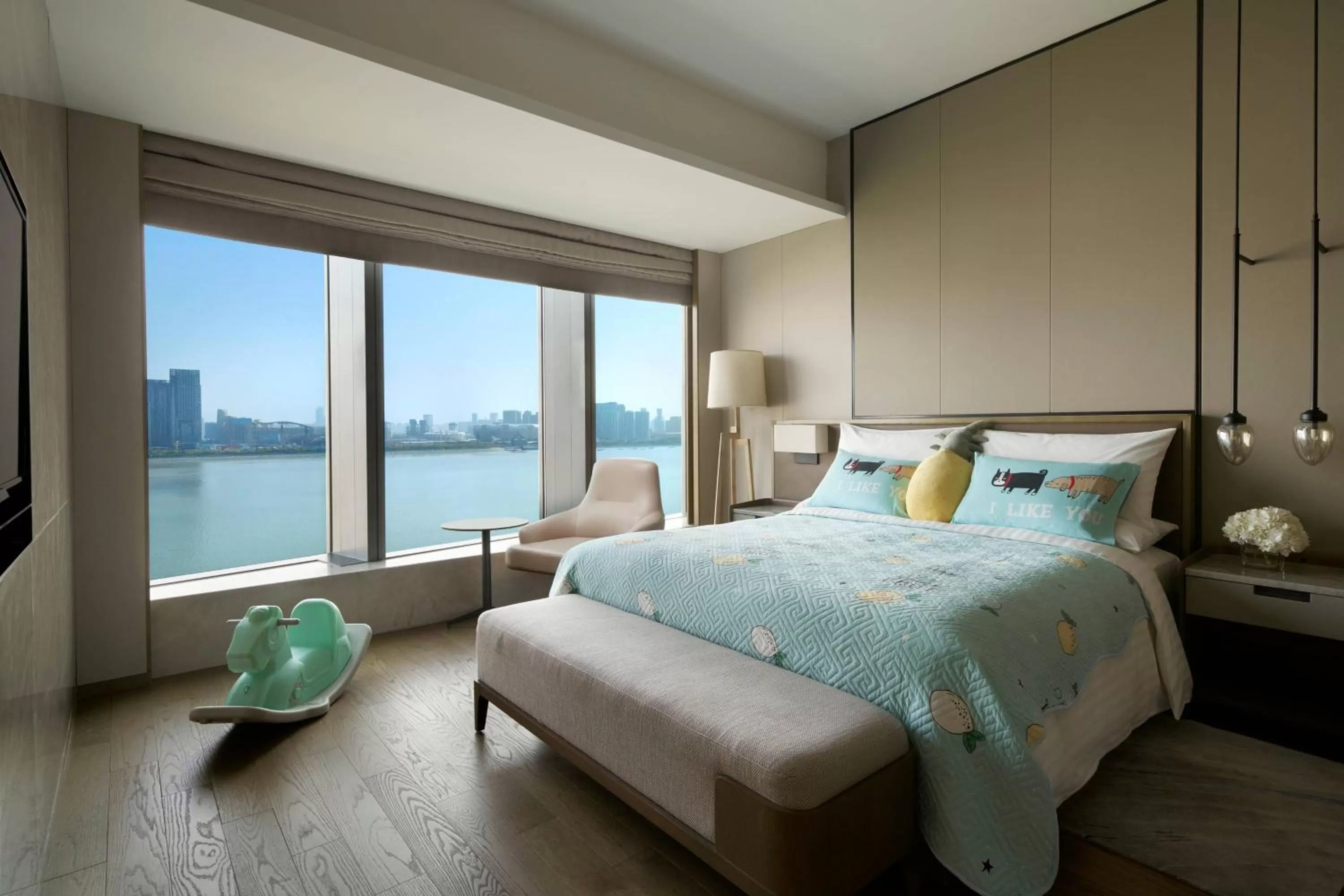Photo of the whole room, Bed in Hangzhou Marriott Hotel Qianjiang