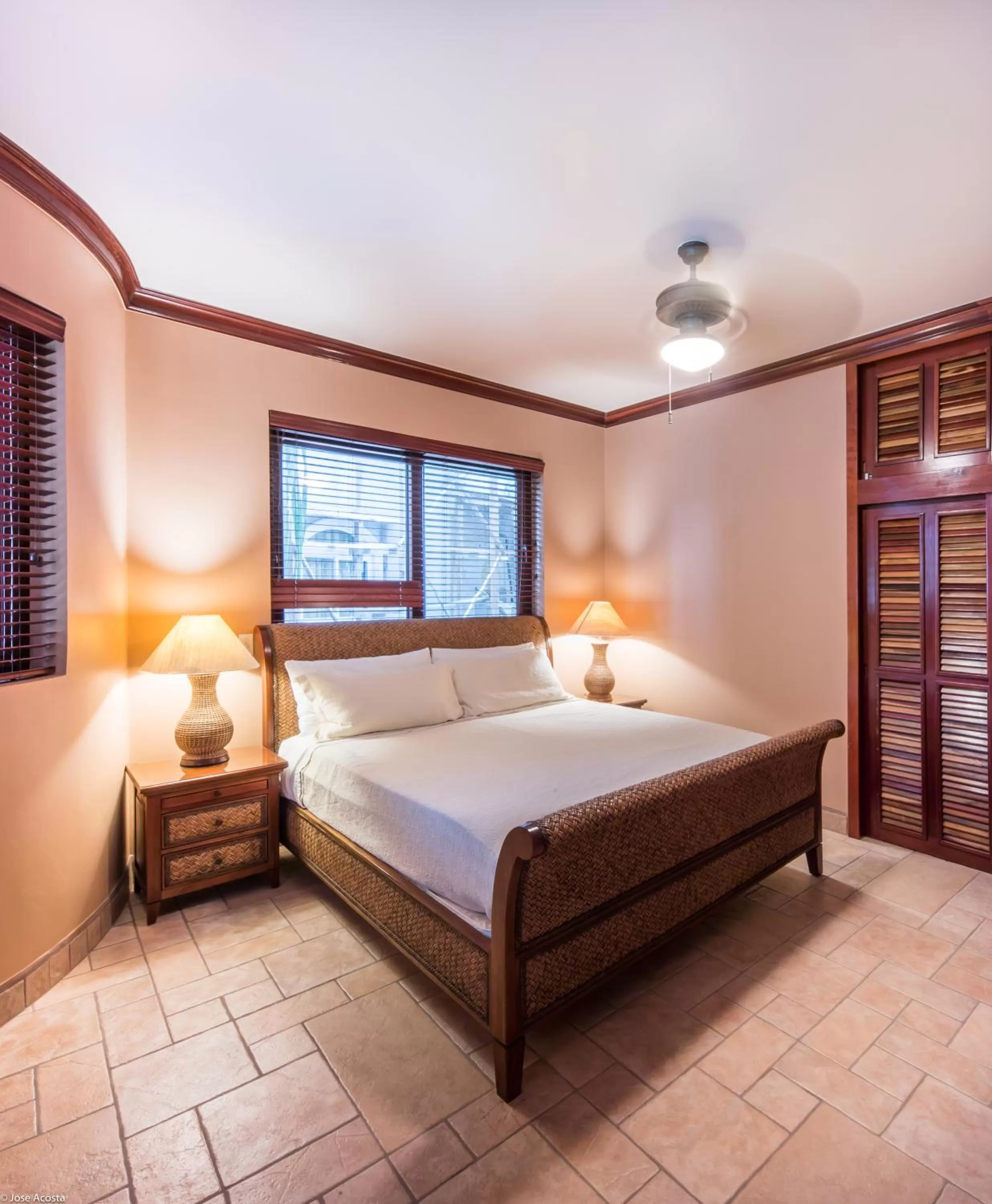 Bathroom, Bed in Coco Beach Resort