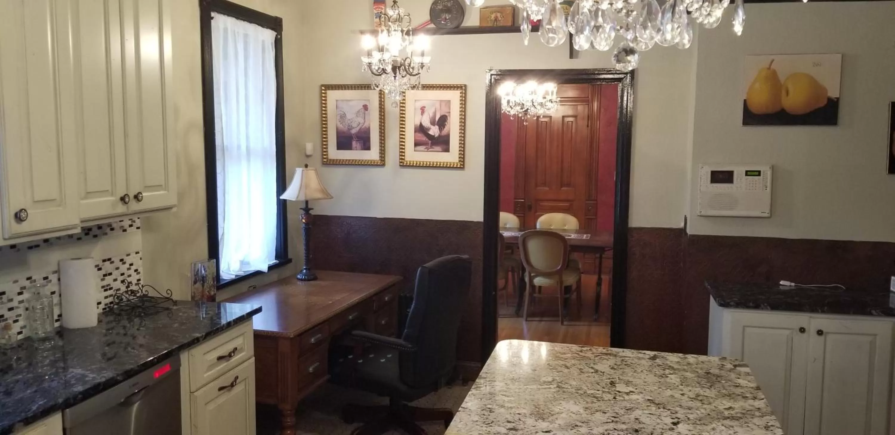 Coffee/tea facilities in Historic Victorian Inn